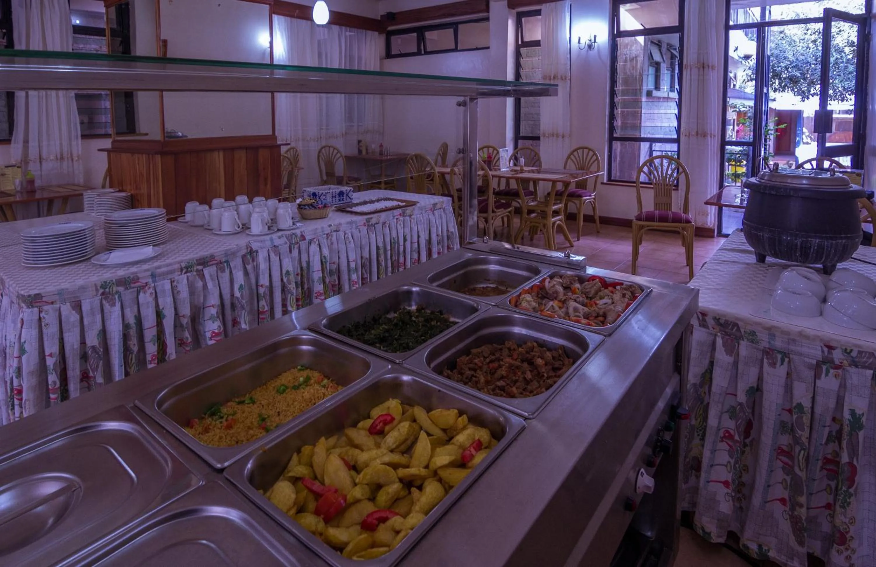 Restaurant/places to eat in Chak Guesthouse & Conference Center