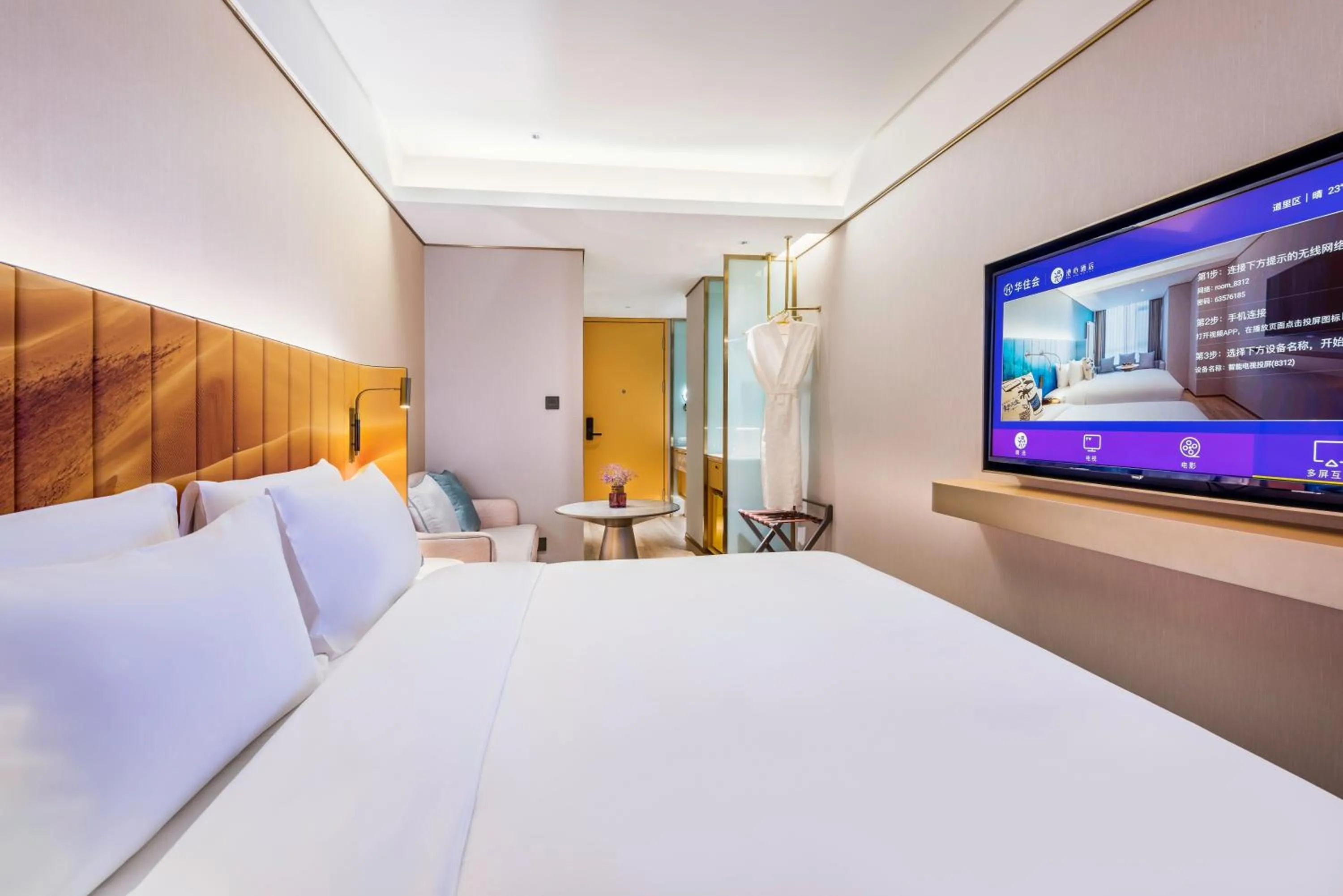 Double Room in Manxin Hotel, Gogoli Street, Harbin Railway Station