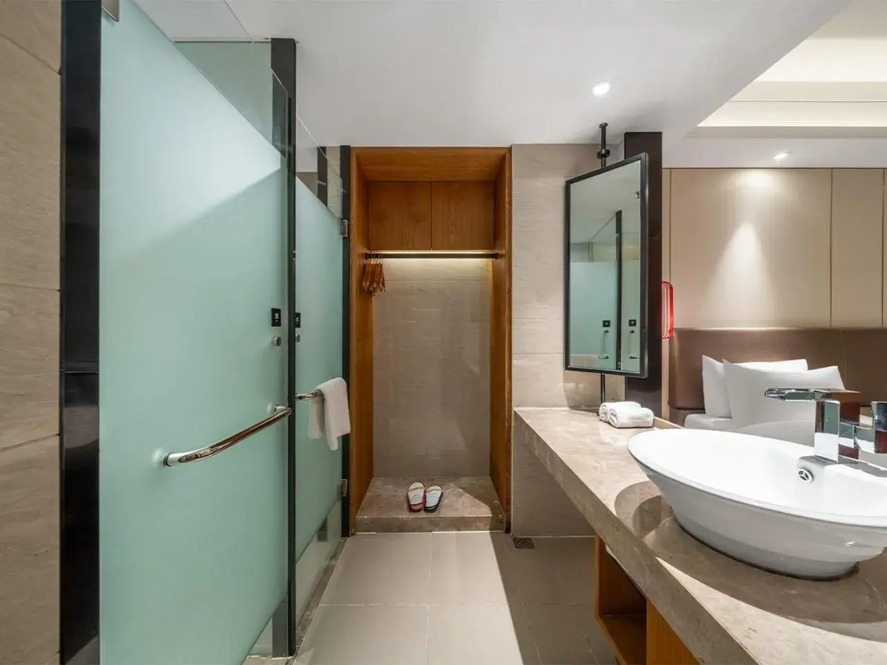 Superior Twin Room in Kaiyuan Mingting Hotel, near Gulou Metro Station, Tianyi Square, Ningbo Superior Twin Room in Kaiyuan Mingting Hotel, near Gulou Metro Station, Tianyi Square, Ningbo