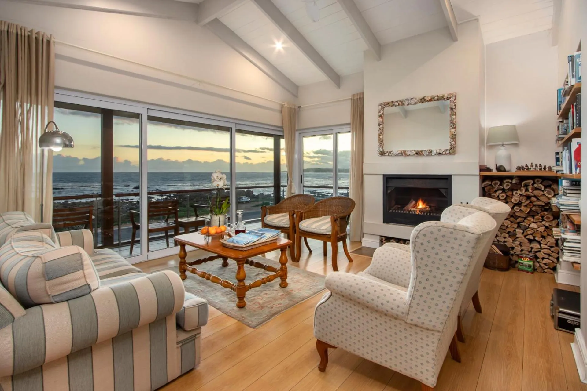 Lounge or bar in 138 Marine Beachfront Guesthouse