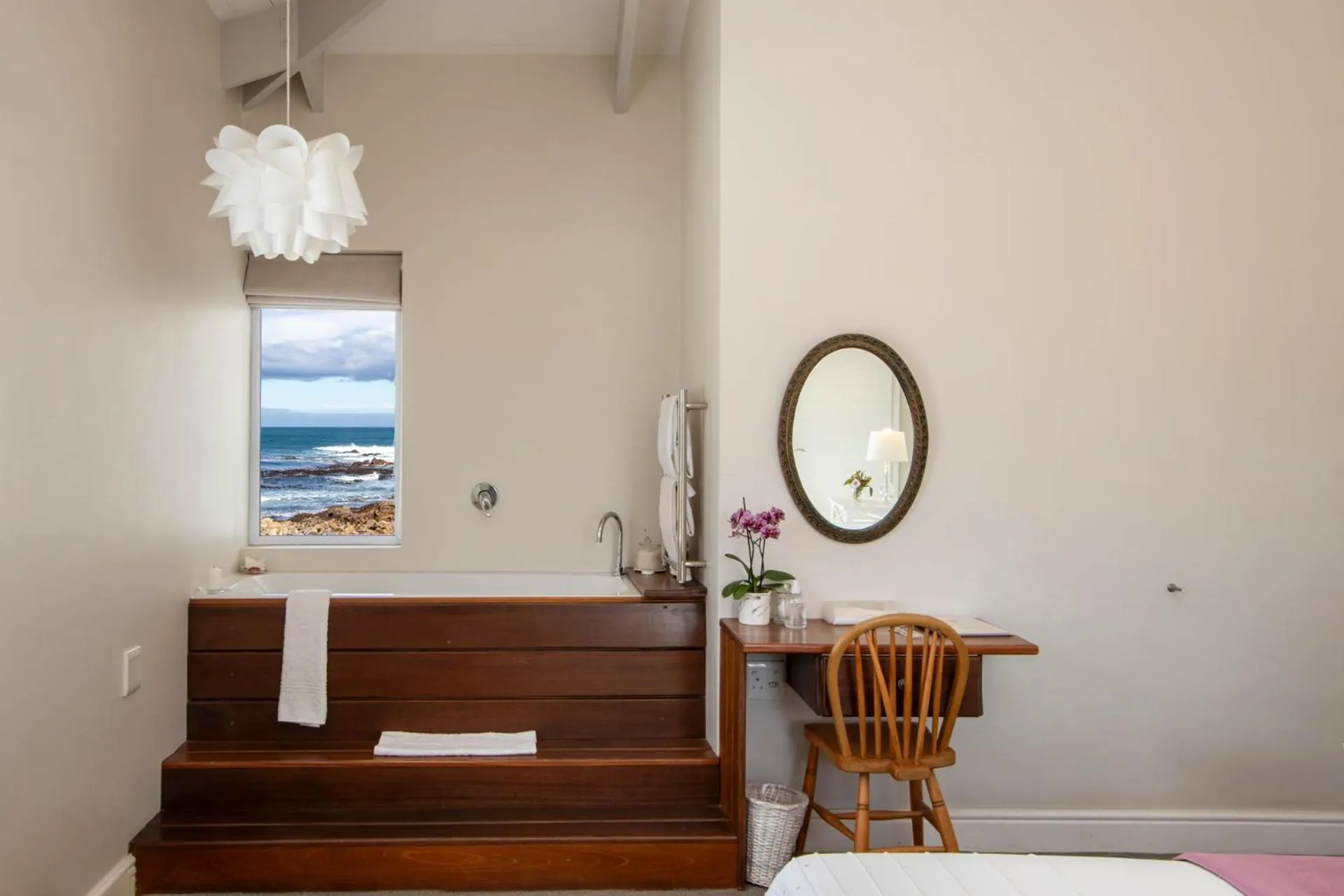 Bath in 138 Marine Beachfront Guesthouse
