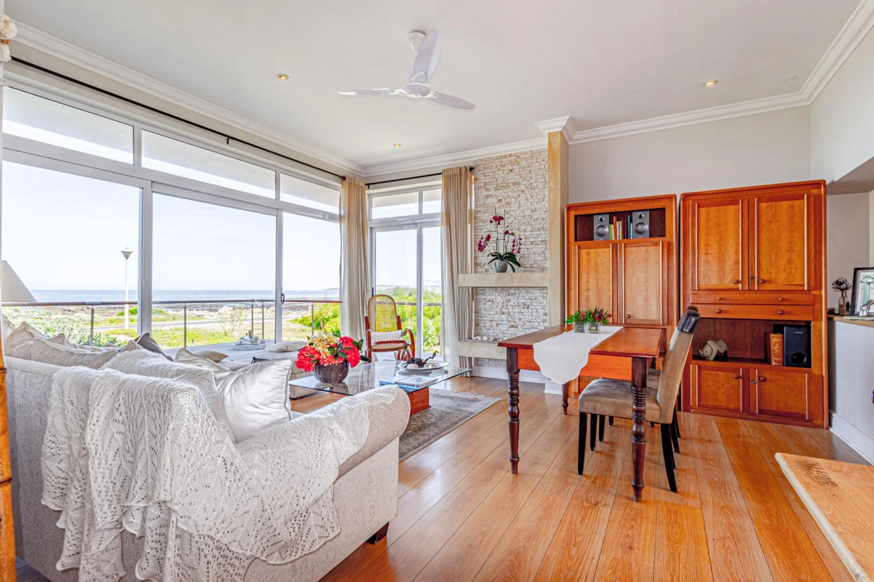 Living room in 138 Marine Beachfront Guesthouse