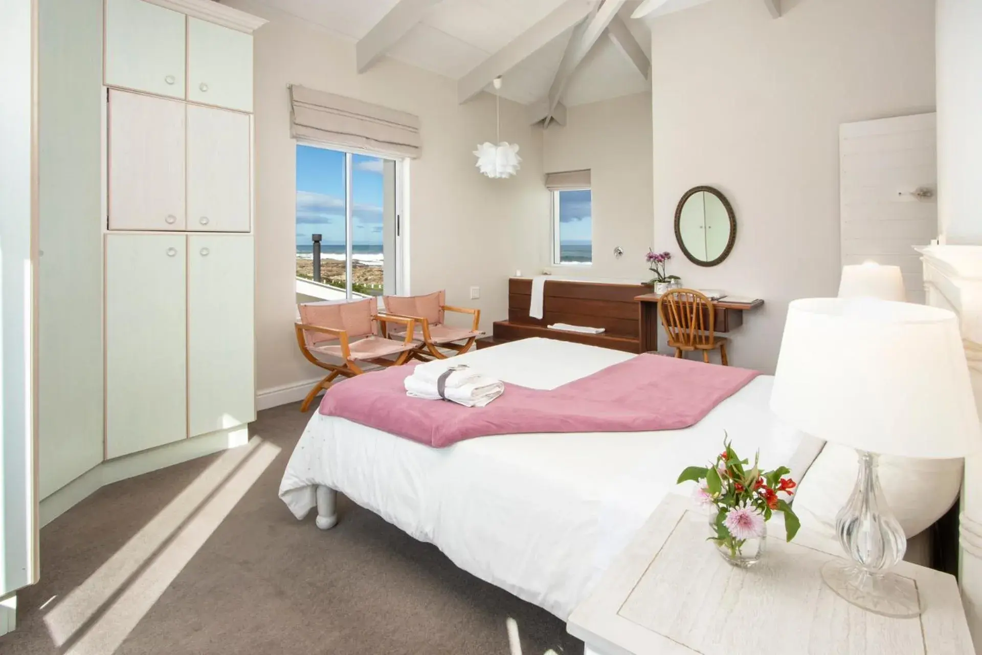 Luxury Queen Room - single occupancy in 138 Marine Beachfront Guesthouse Luxury Queen Room - single occupancy in 138 Marine Beachfront Guesthouse