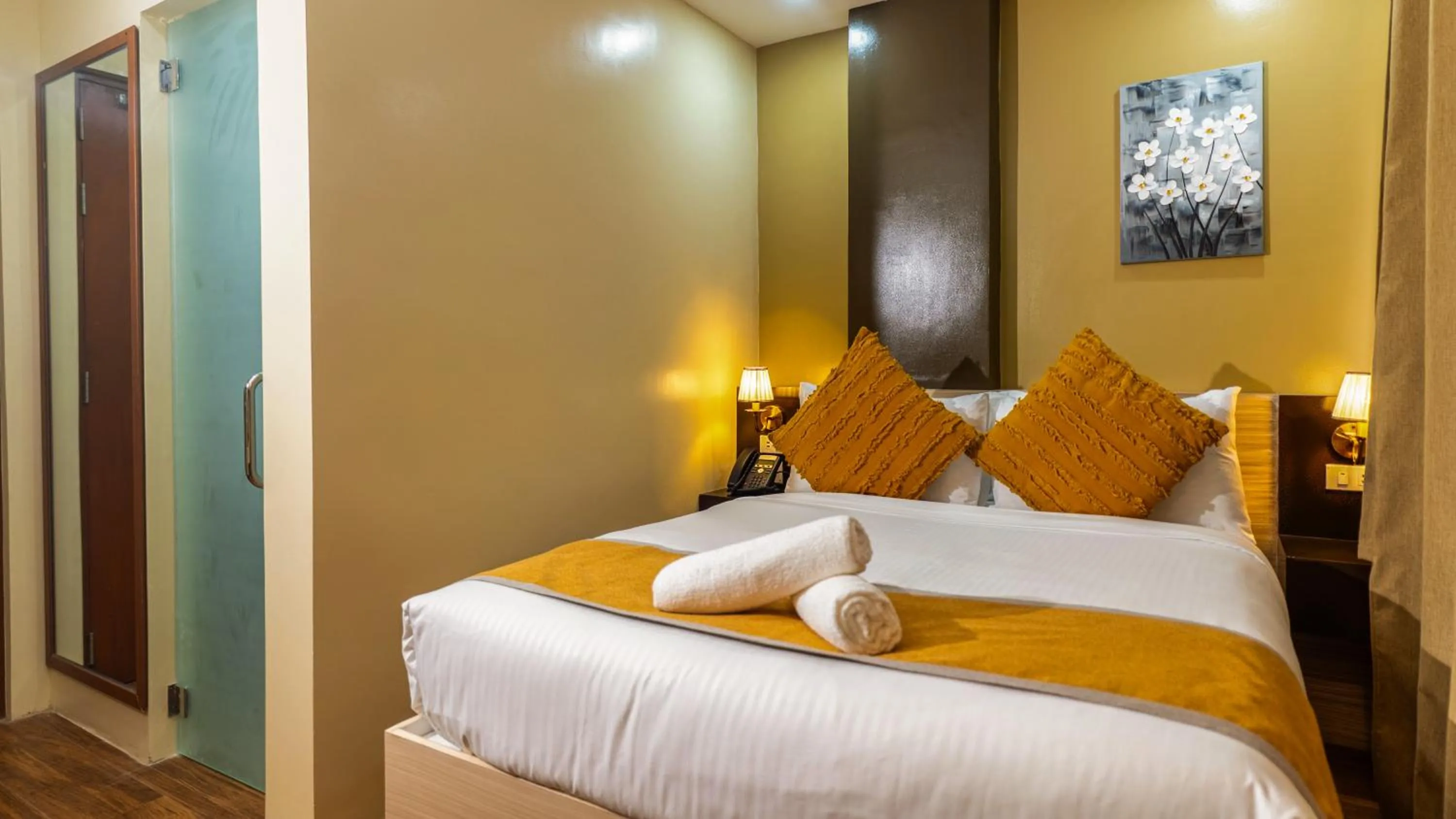 Deluxe Room in Hollywood Hotel Puerto Princesa