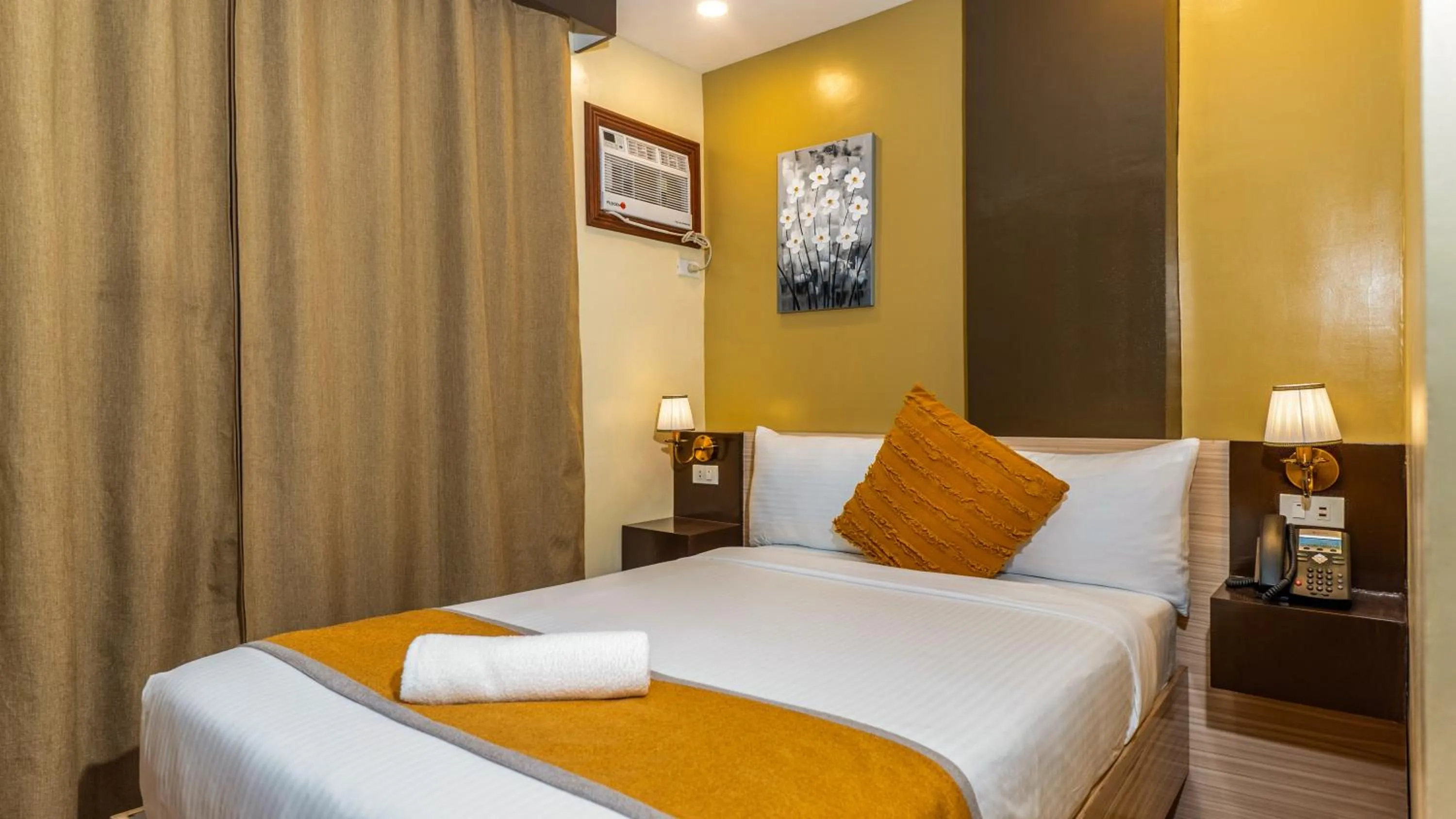 Superior Double Room - single occupancy in Hollywood Hotel Puerto Princesa