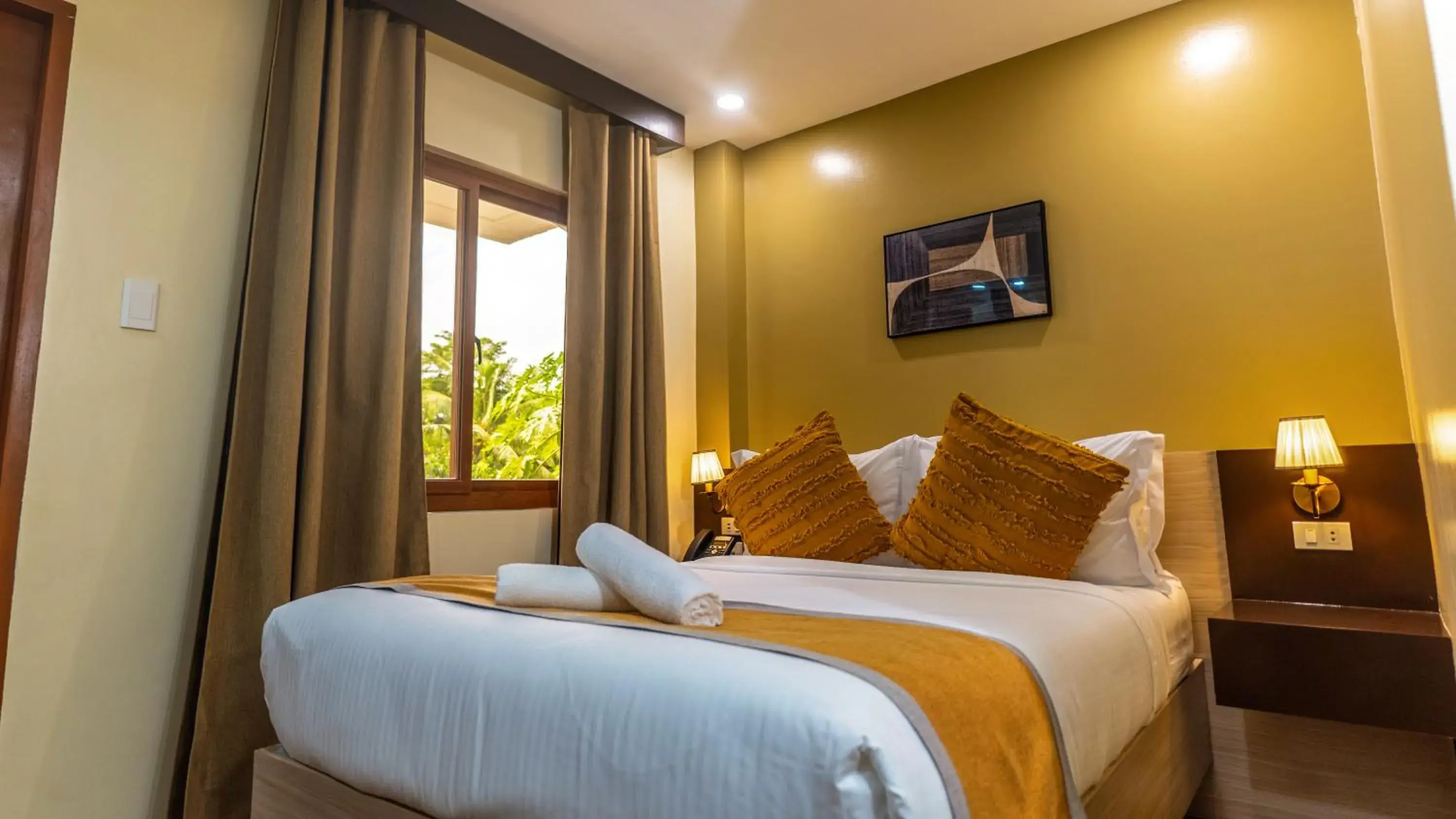 Deluxe Double Room with Balcony in Hollywood Hotel Puerto Princesa Deluxe Double Room with Balcony in Hollywood Hotel Puerto Princesa