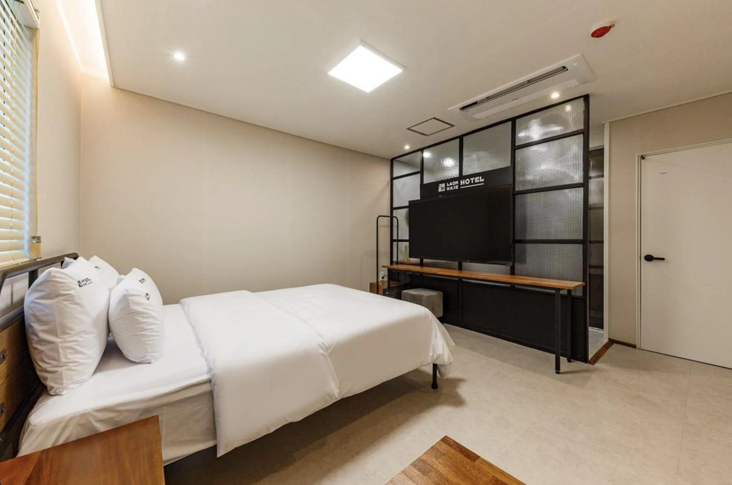 Bed in Gunsan LAONHAJE