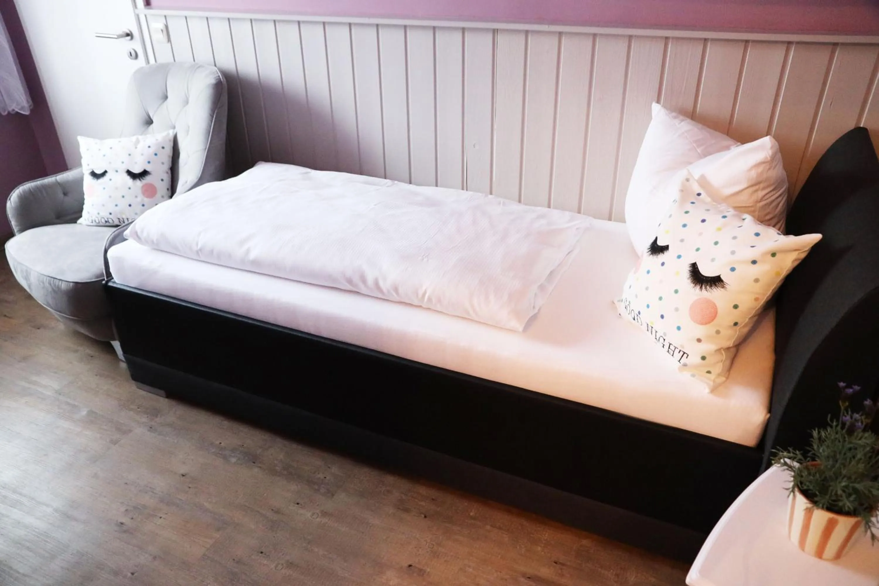 Photo of the whole room, Bed in Hotel Wandersleben - Erfurt