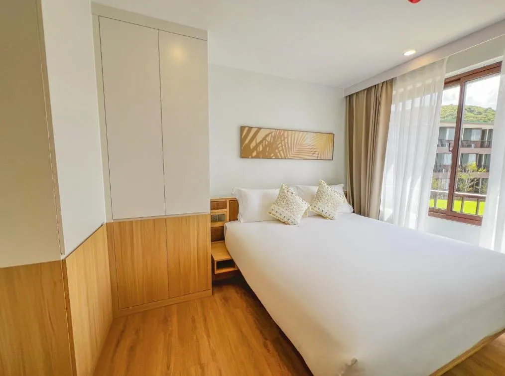 Bedroom, Bed in Wyndham Garden Samui Wing