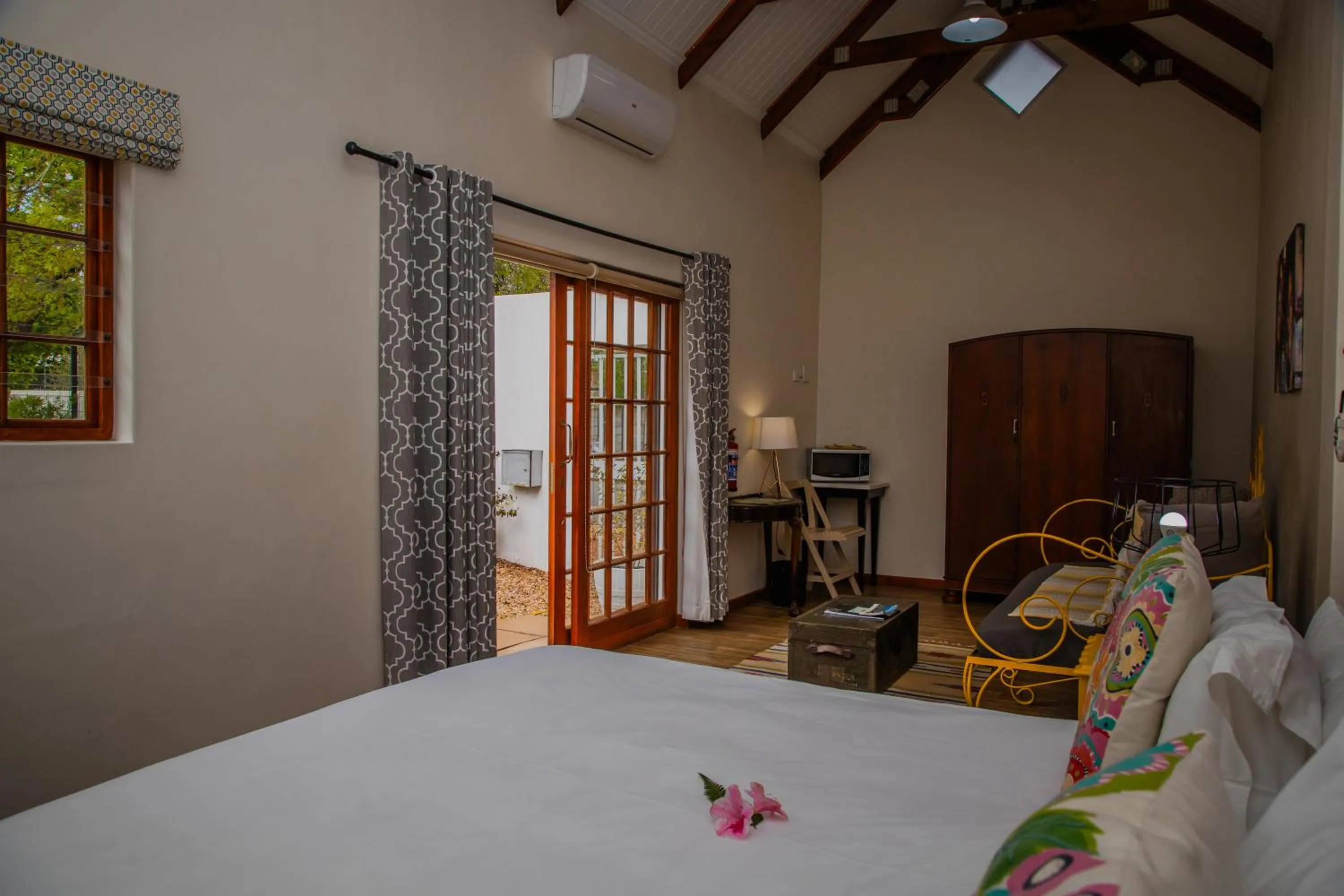 View (from property/room), Bed in Aan de Oever Guesthouse