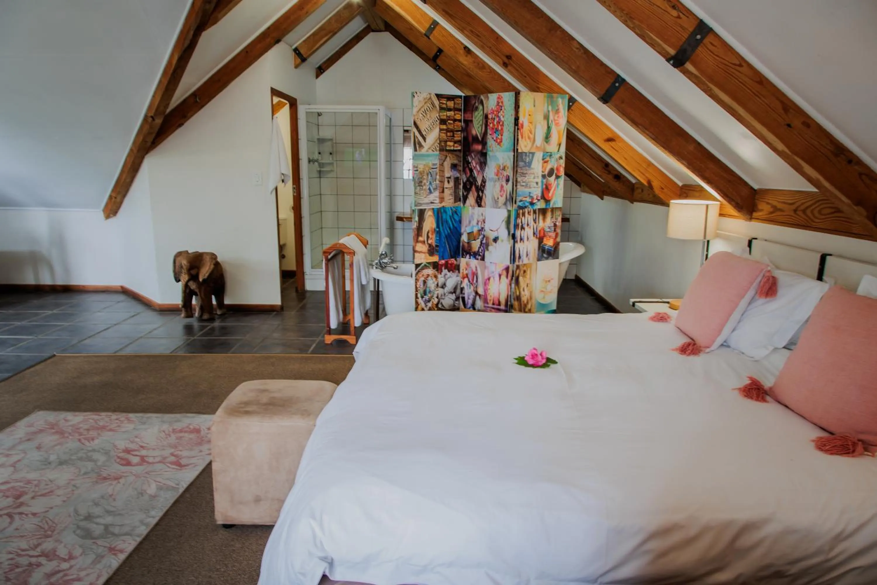 Bed in Aan de Oever Guesthouse