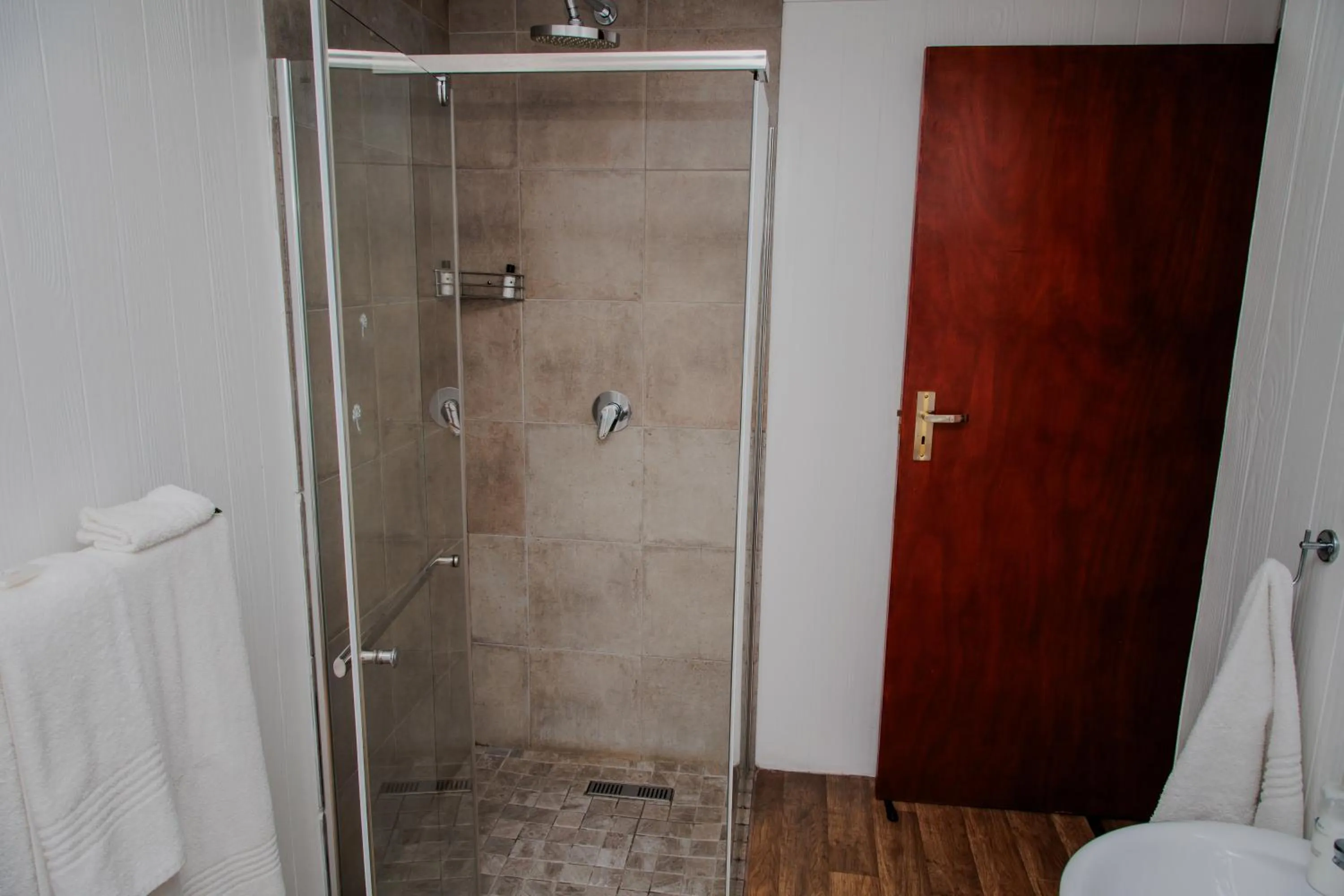 Shower in Aan de Oever Guesthouse