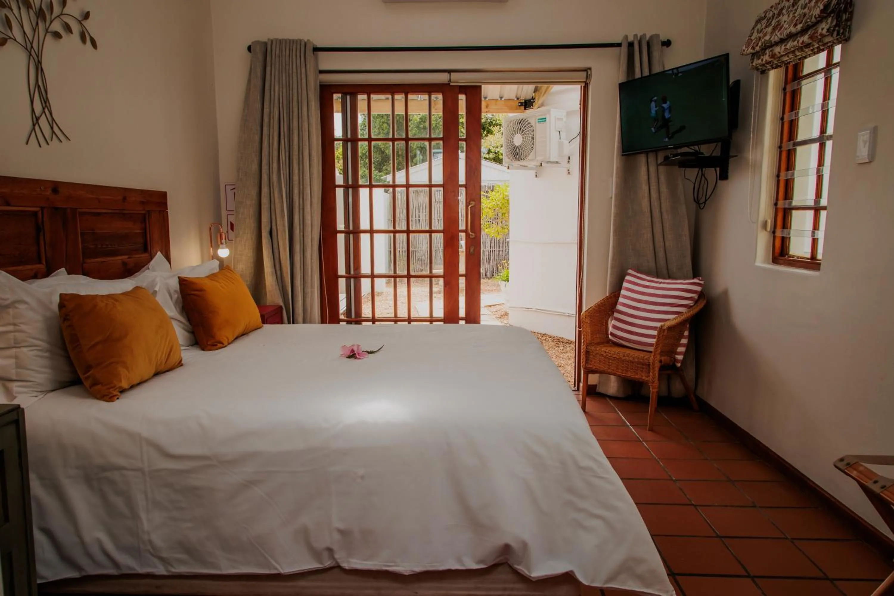 Bed in Aan de Oever Guesthouse