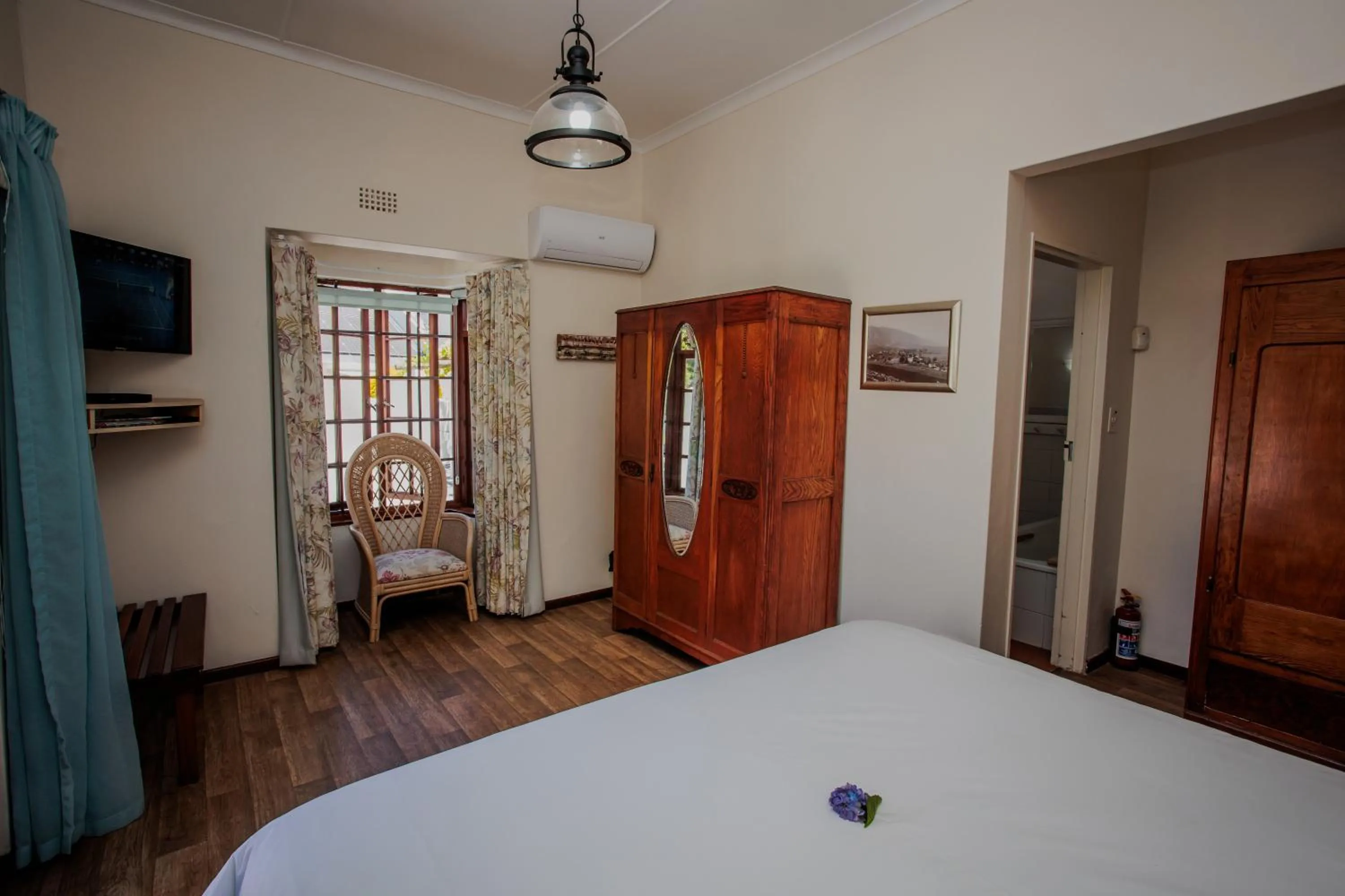 View (from property/room), Bed in Aan de Oever Guesthouse