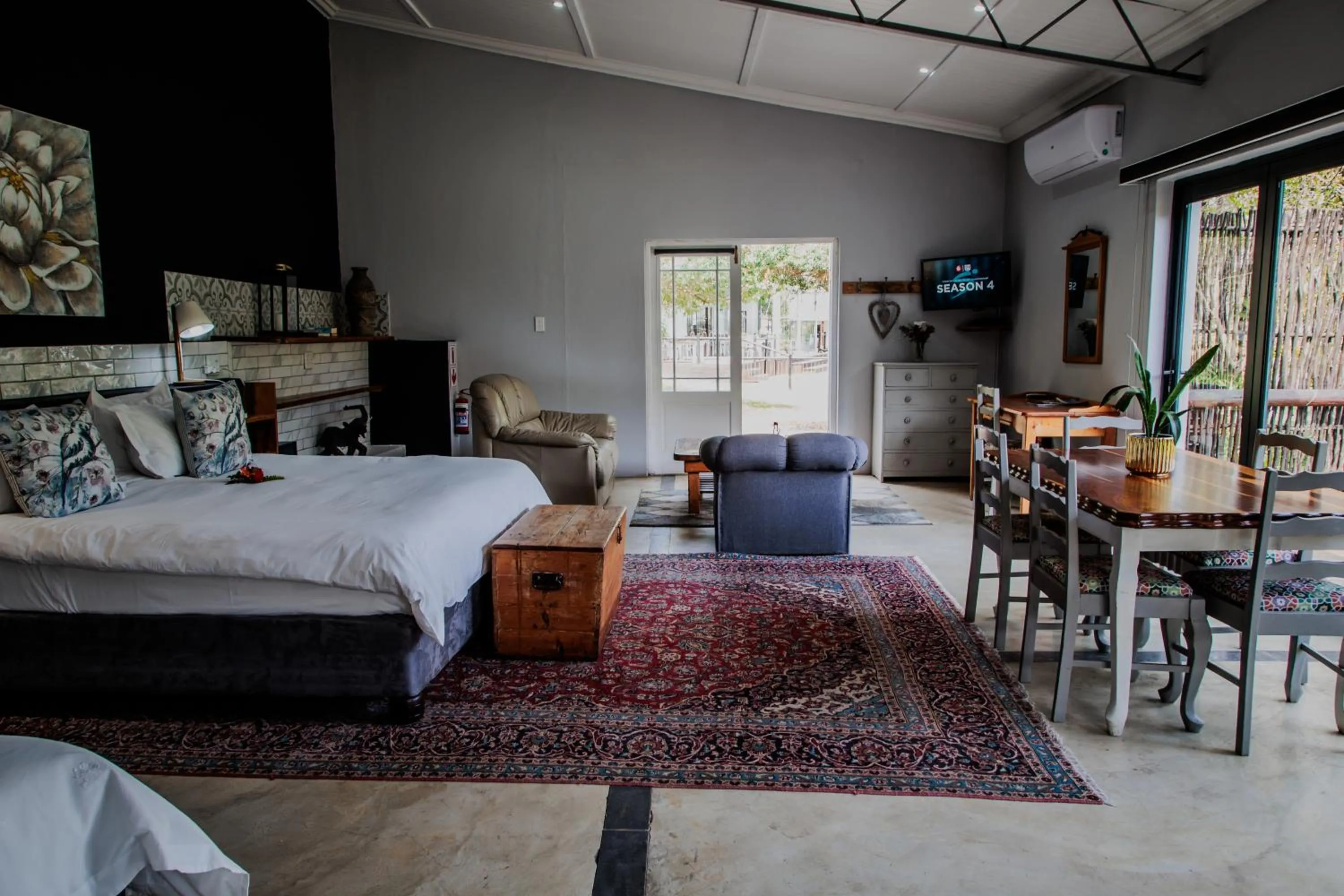 Bed in Aan de Oever Guesthouse