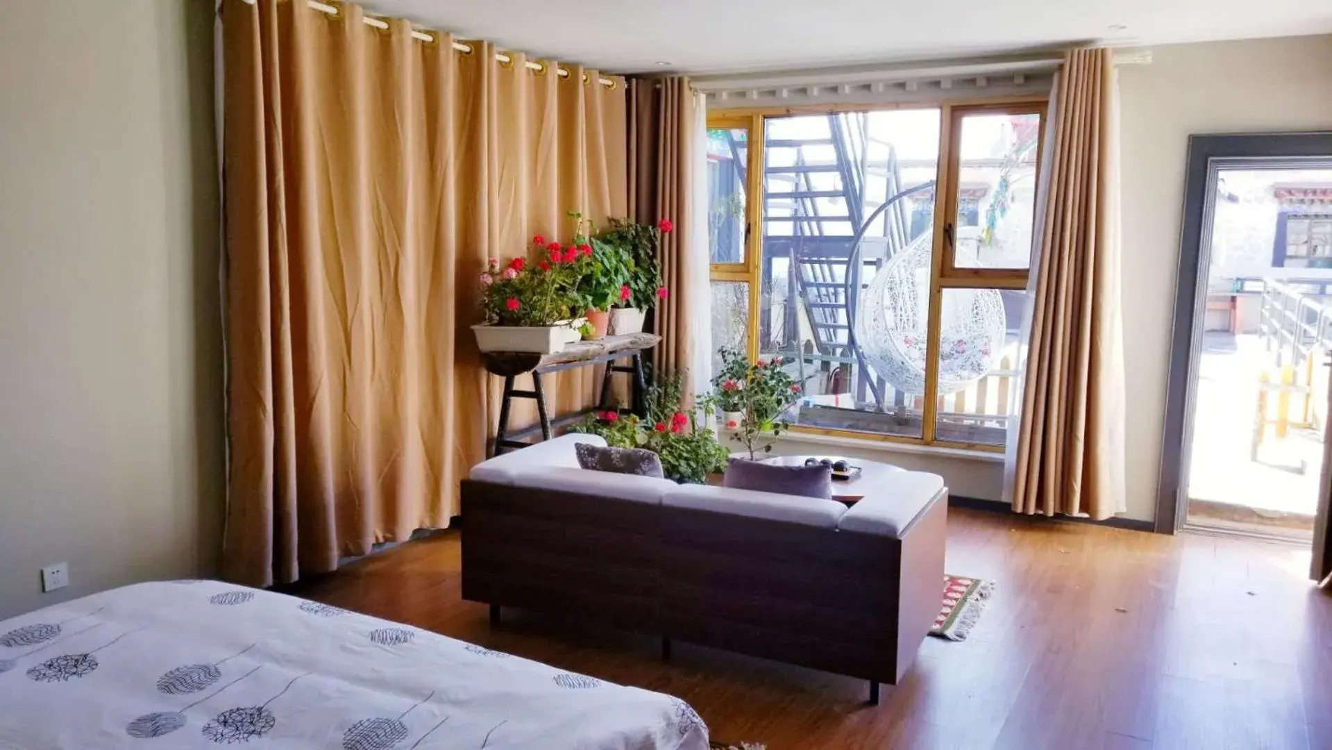 Queen Room with Balcony in Fengma Feiyang Hostel Queen Room with Balcony in Fengma Feiyang Hostel