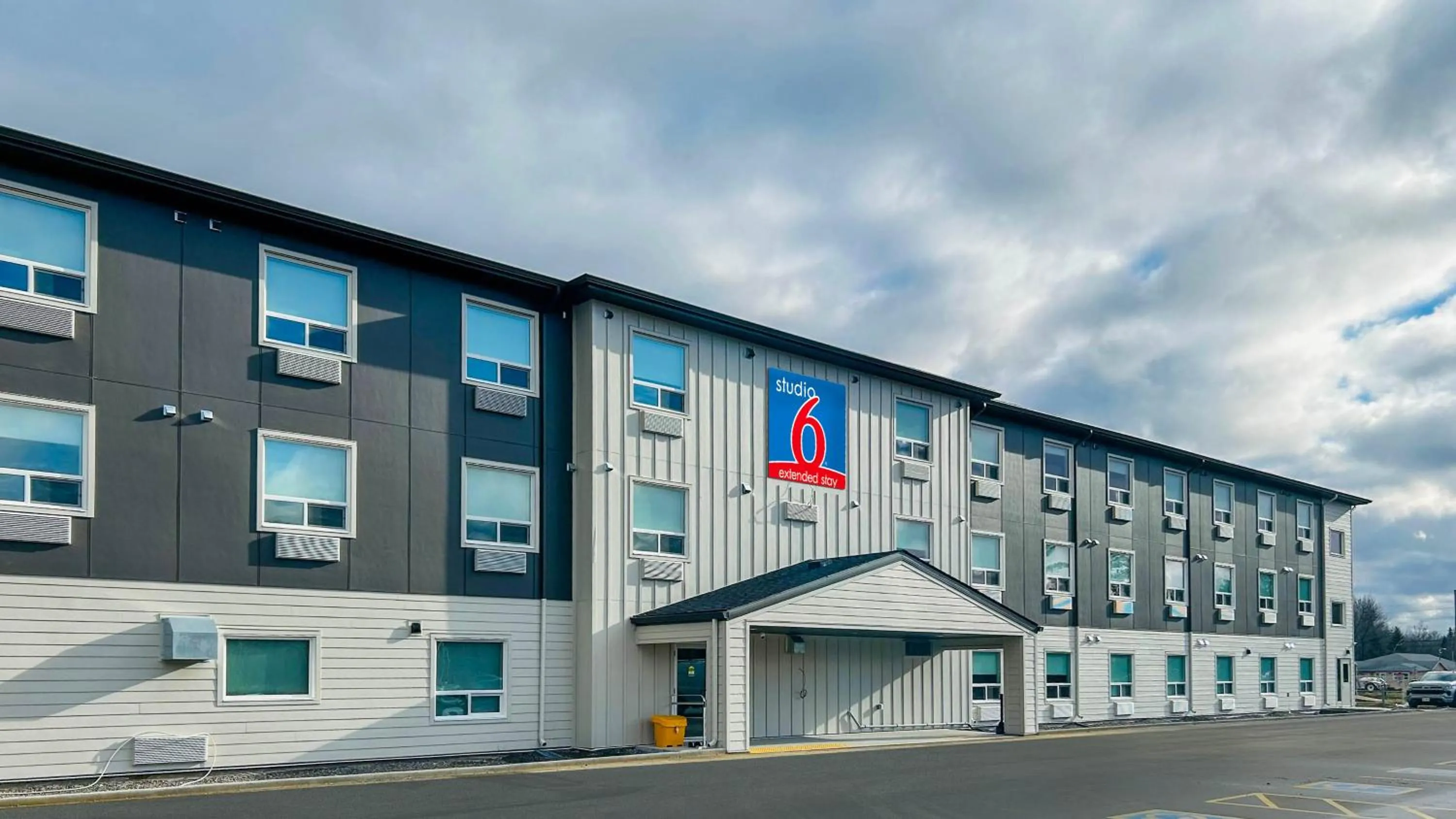 Studio 6 Fort Frances ON
