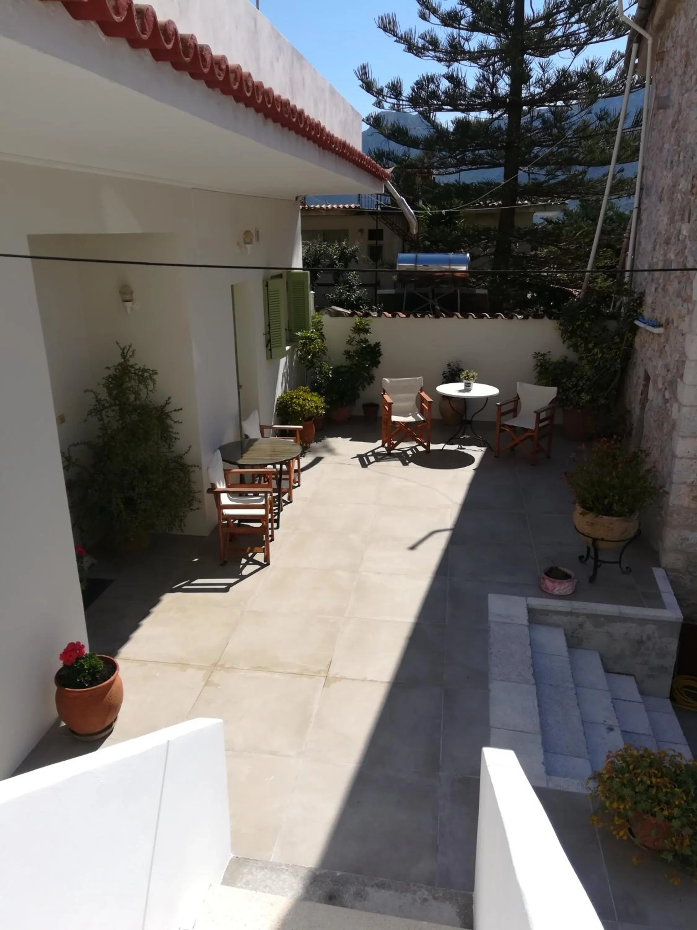 Danesi House