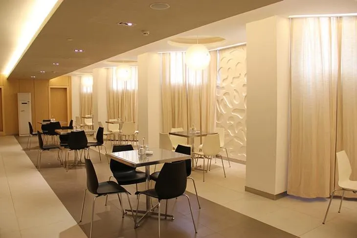 Restaurant/places to eat in Jinjiang Inn Changsha Railway Station