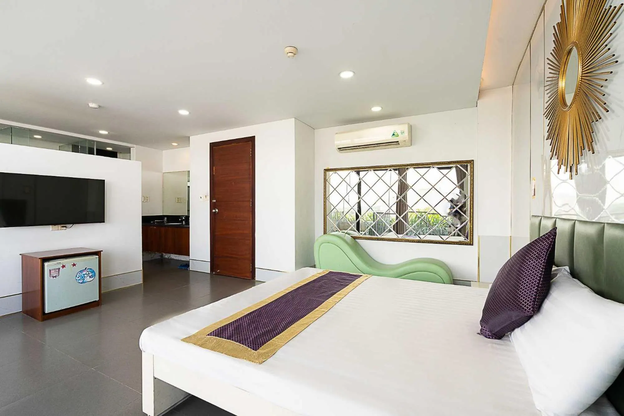 Bedroom, Bed in Collection O Duc Dat Hotel - Go Vap District