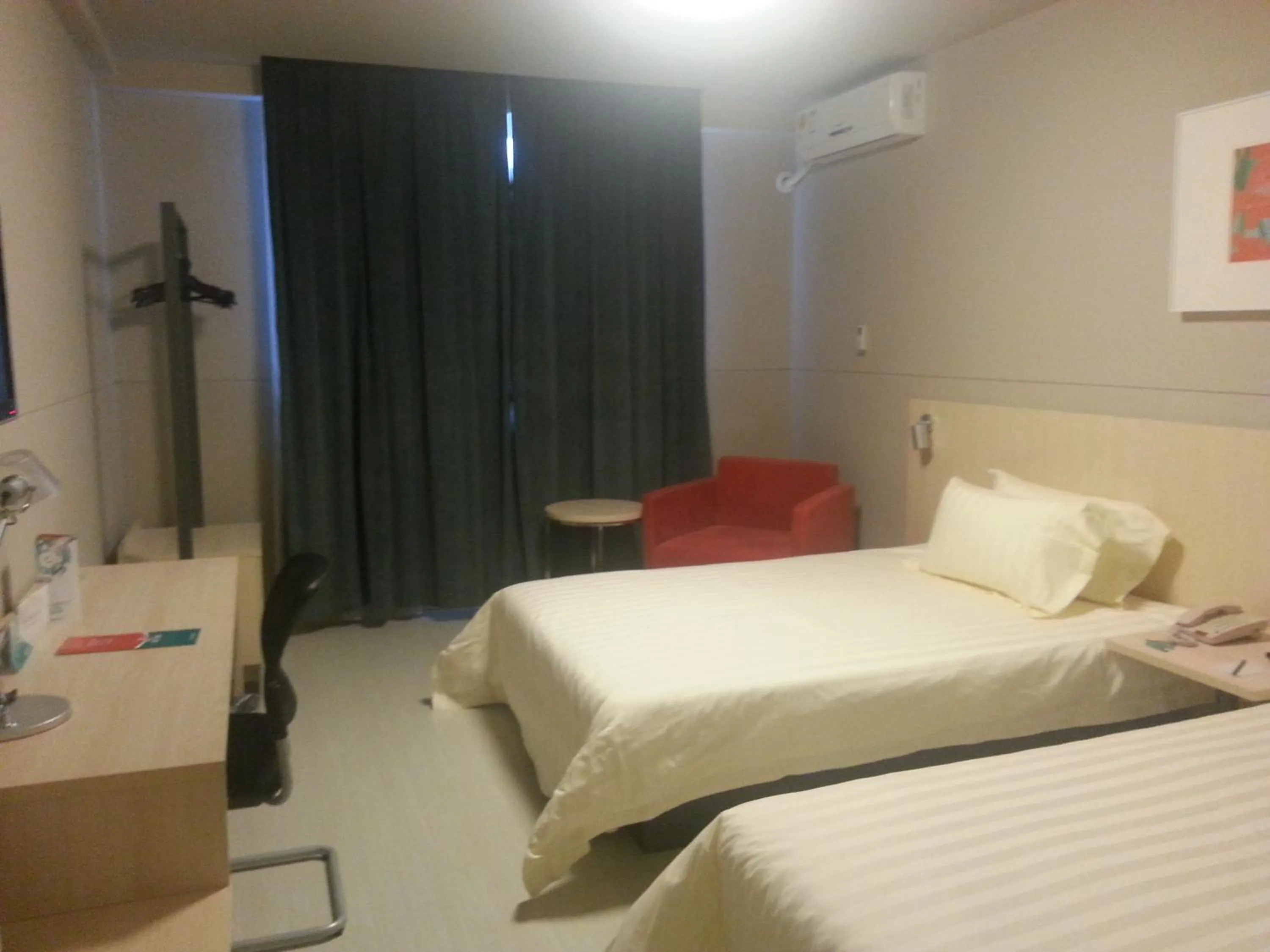 Bedroom, Bed in Jinjiang Inn Beihai Beibu Gulf Square