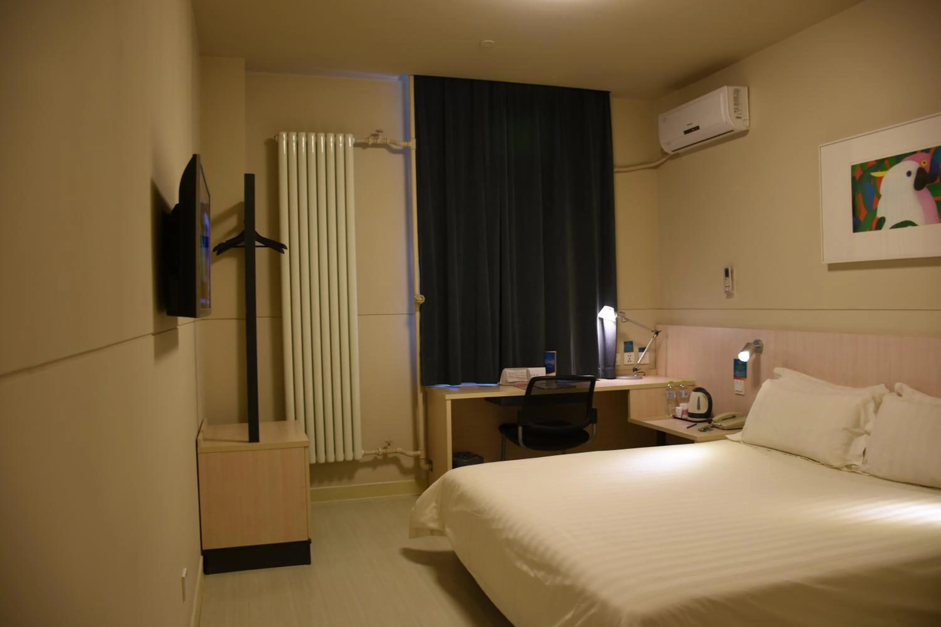 Photo of the whole room, Bed in Jinjiang Inn Beijing Fengtai East Avenue Railway Station