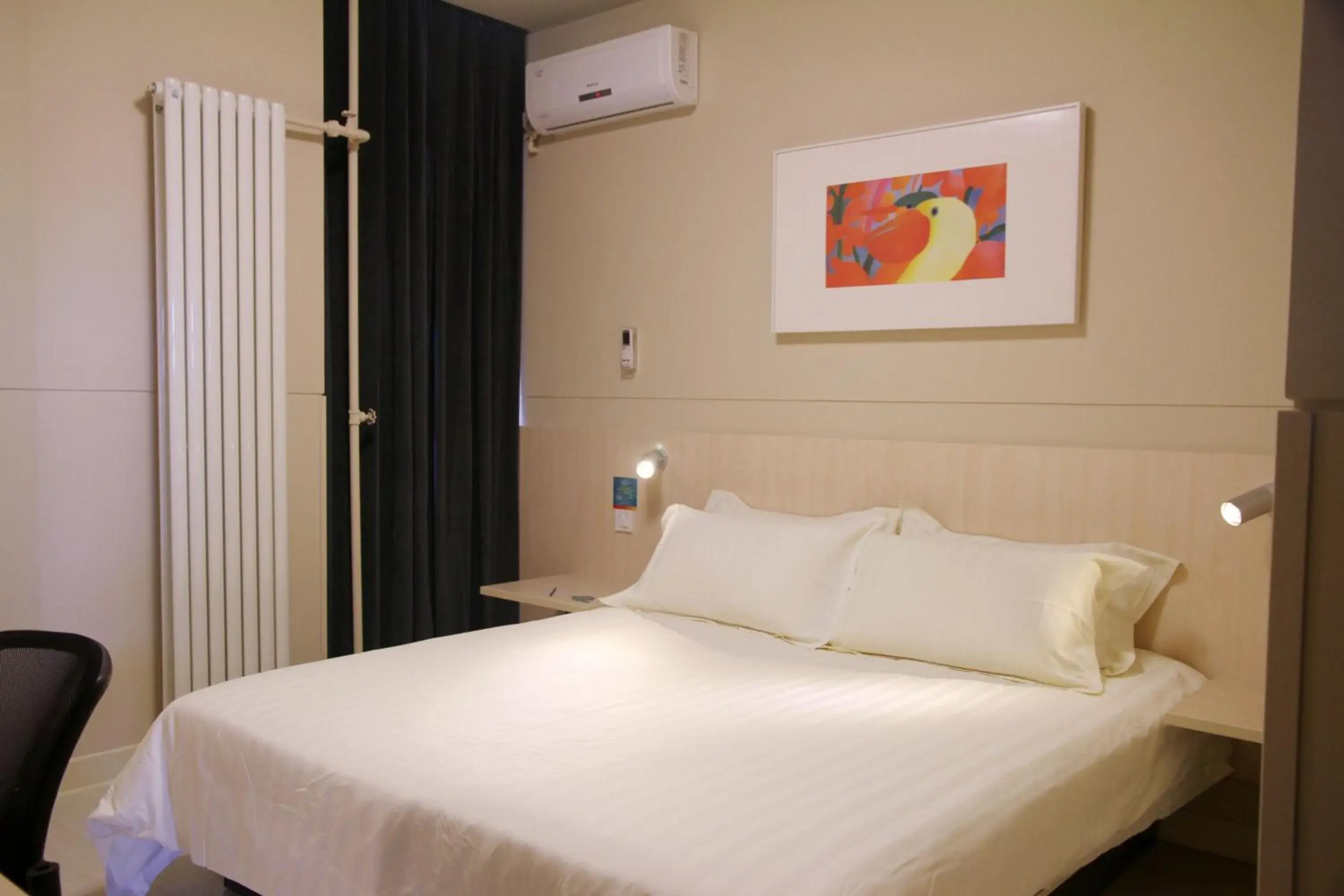 Photo of the whole room, Bed in Jinjiang Inn Beijing Fengtai East Avenue Railway Station Photo of the whole room, Bed in Jinjiang Inn Beijing Fengtai East Avenue Railway Station