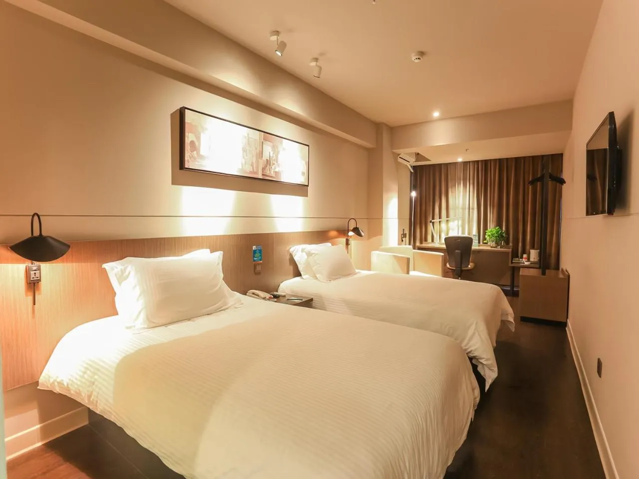 Bed in Jinjiang Inn Haikou Guomao Jinlong Road