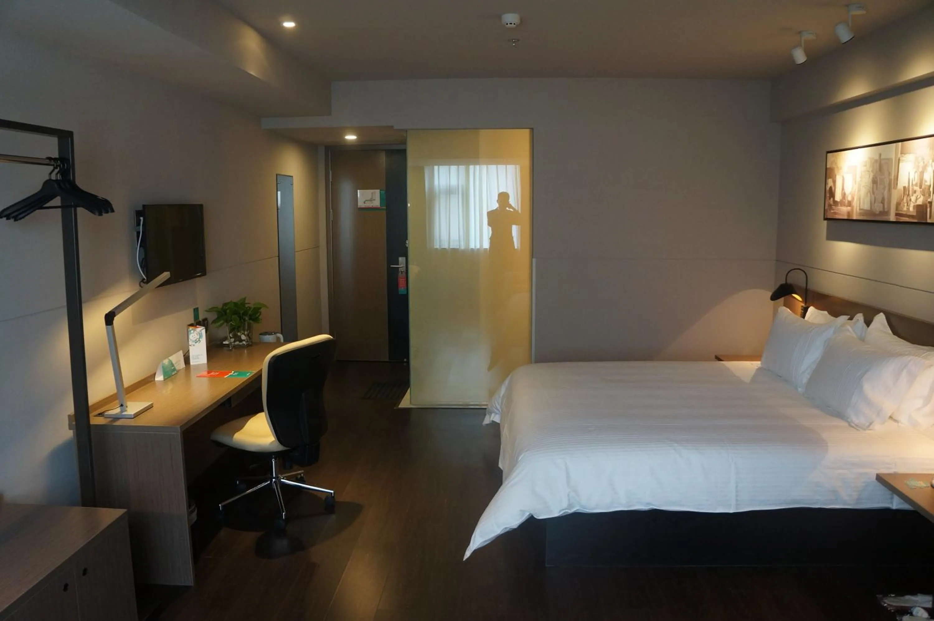 Bedroom, Bed in Jinjiang Inn Haikou Guomao Jinlong Road