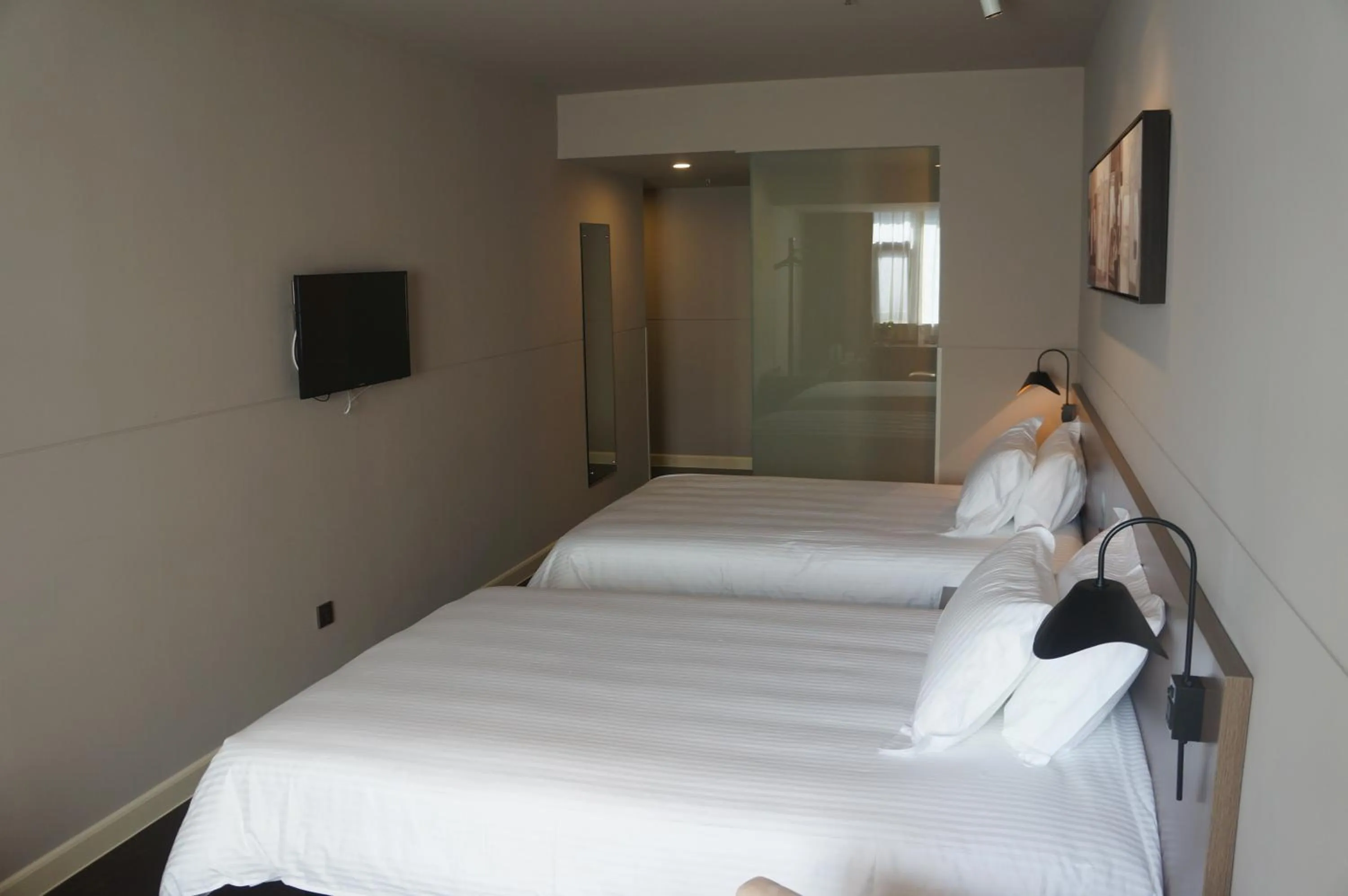 Bedroom, Bed in Jinjiang Inn Haikou Guomao Jinlong Road