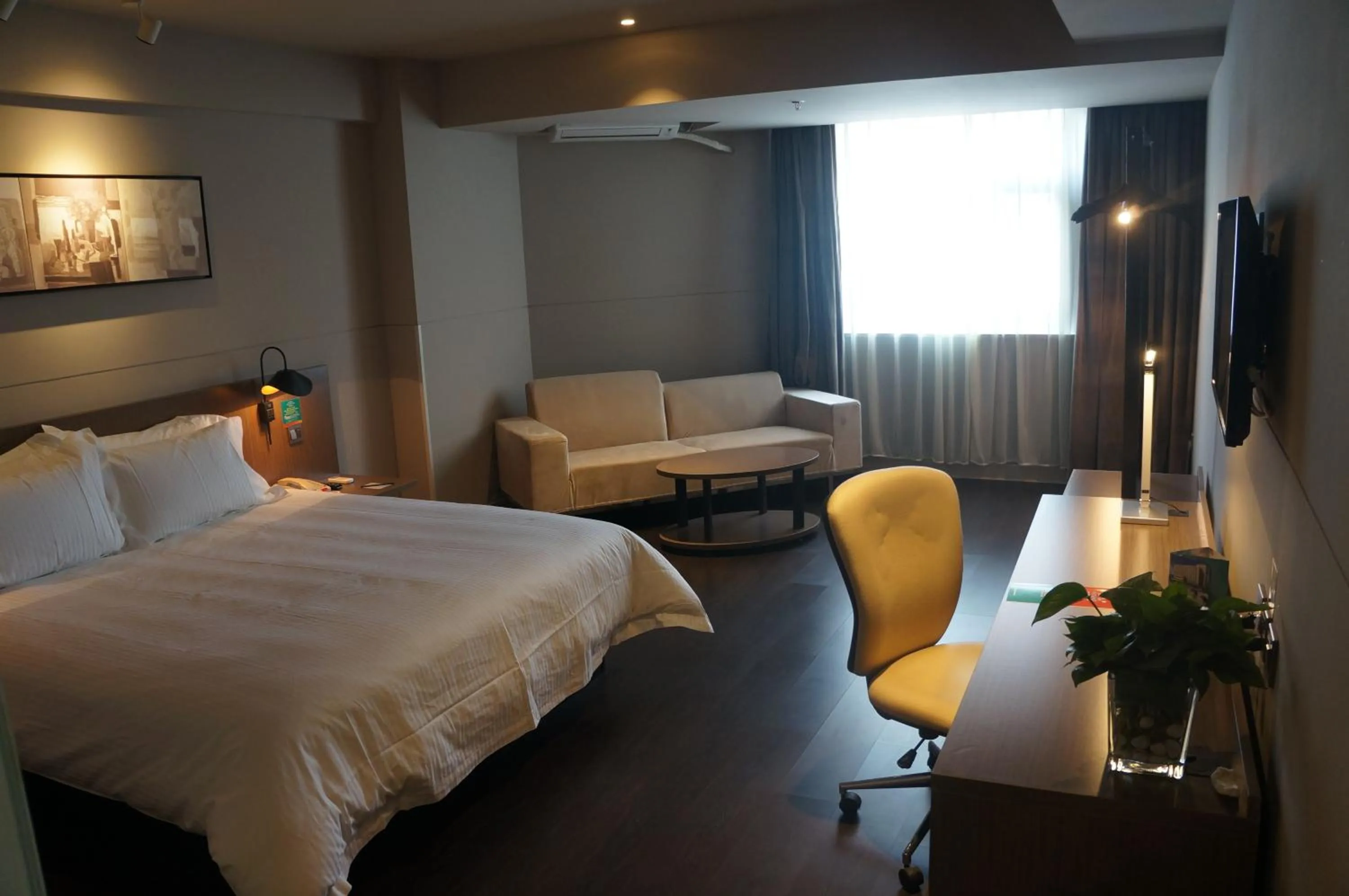 TV and multimedia, Bed in Jinjiang Inn Haikou Guomao Jinlong Road