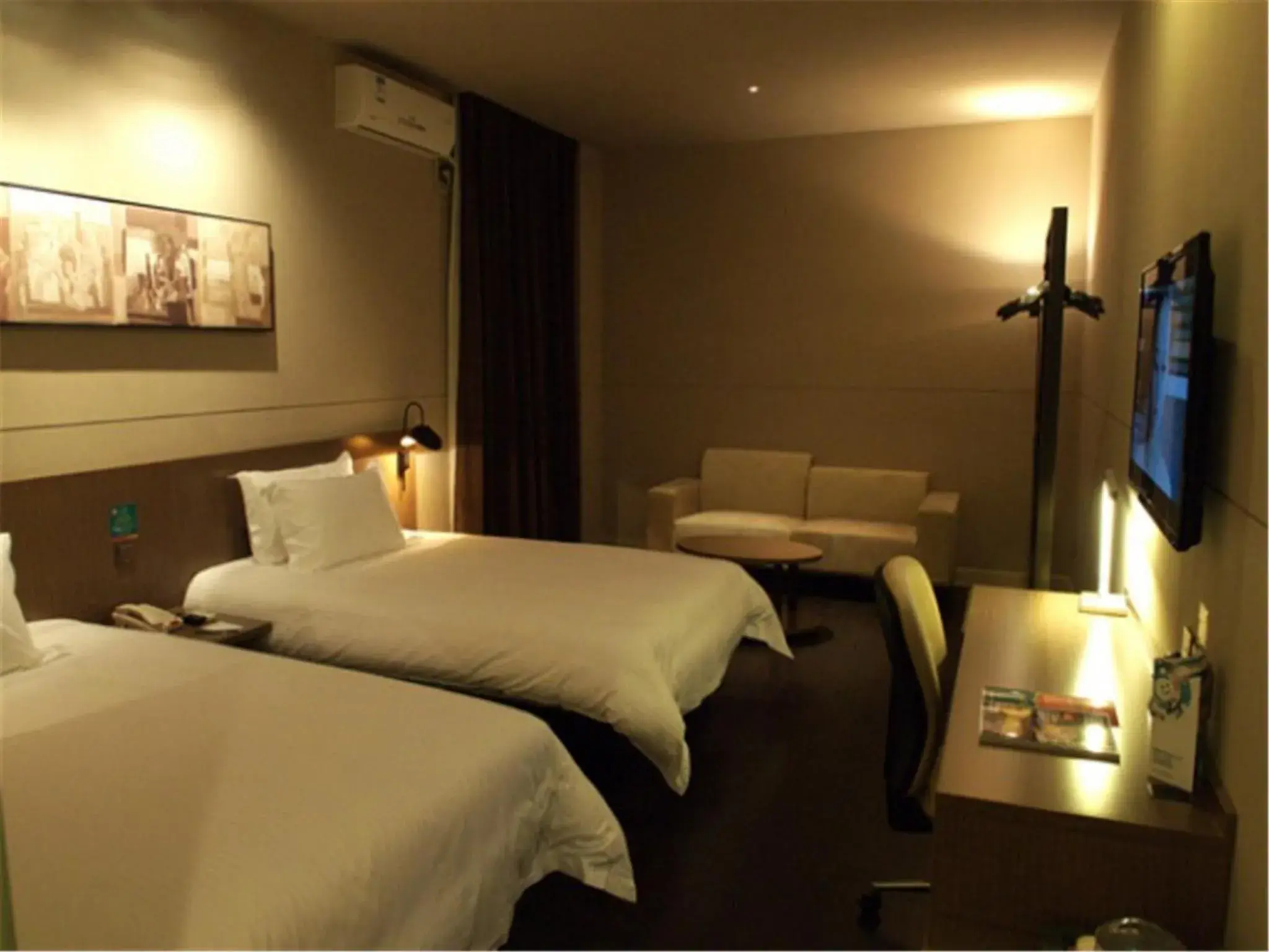 Photo of the whole room, Bed in Jinjiang Inn Xiamen Jimei University Guomao Photo of the whole room, Bed in Jinjiang Inn Xiamen Jimei University Guomao