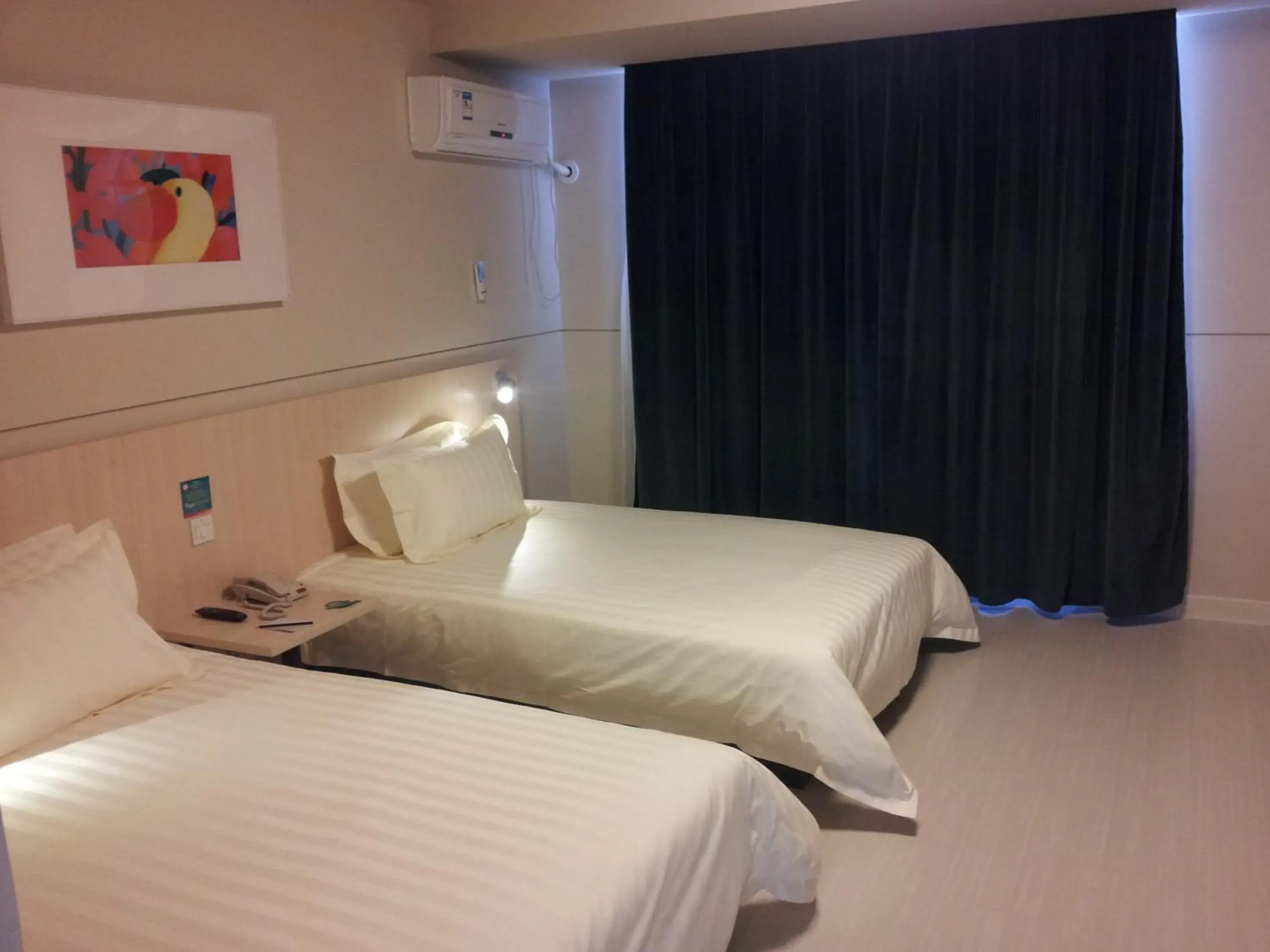 Bed in Jinjiang Inn Baoding Railway Station Bed in Jinjiang Inn Baoding Railway Station