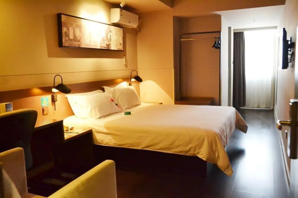 Bed in Jinjiang Inn Shenyang Middle Street Pedestrain