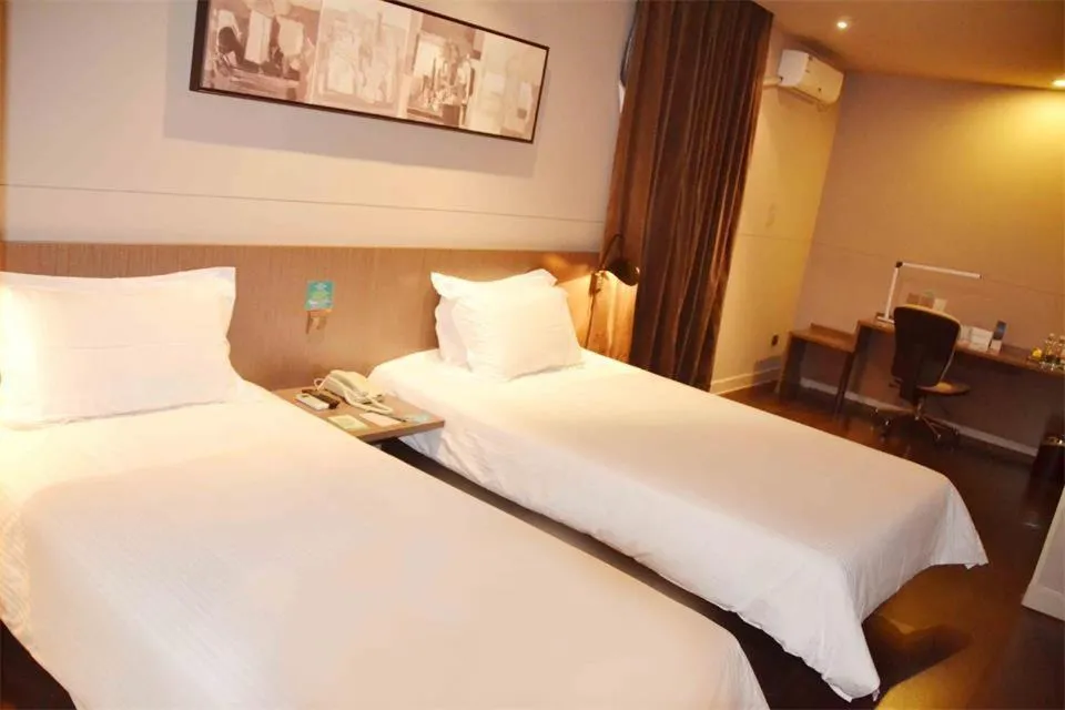 Bed in Jinjiang Inn Shenyang Middle Street Pedestrain