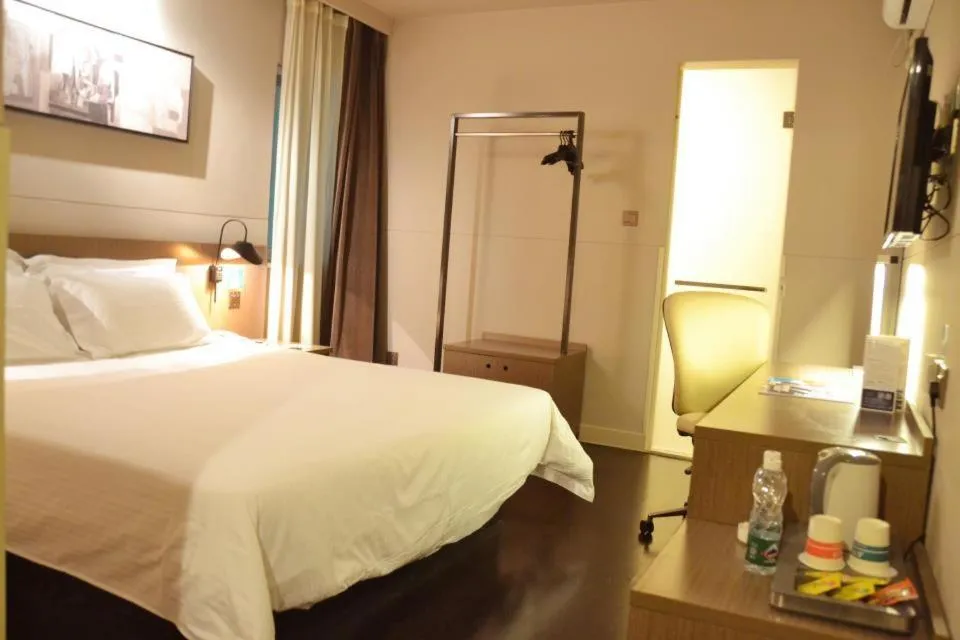 Bed in Jinjiang Inn Shenyang Middle Street Pedestrain