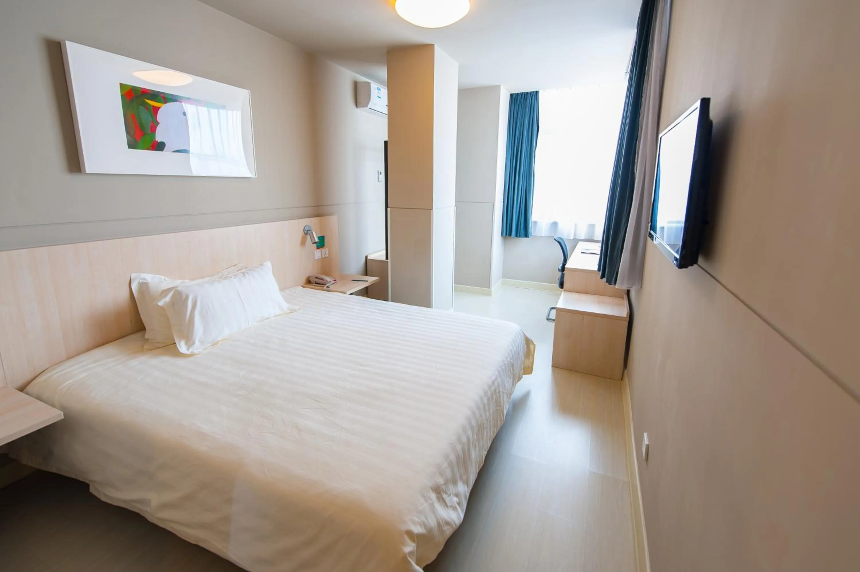 Photo of the whole room, Bed in Jinjiang Inn Wuhan Zhonghua Road Hubu Alley