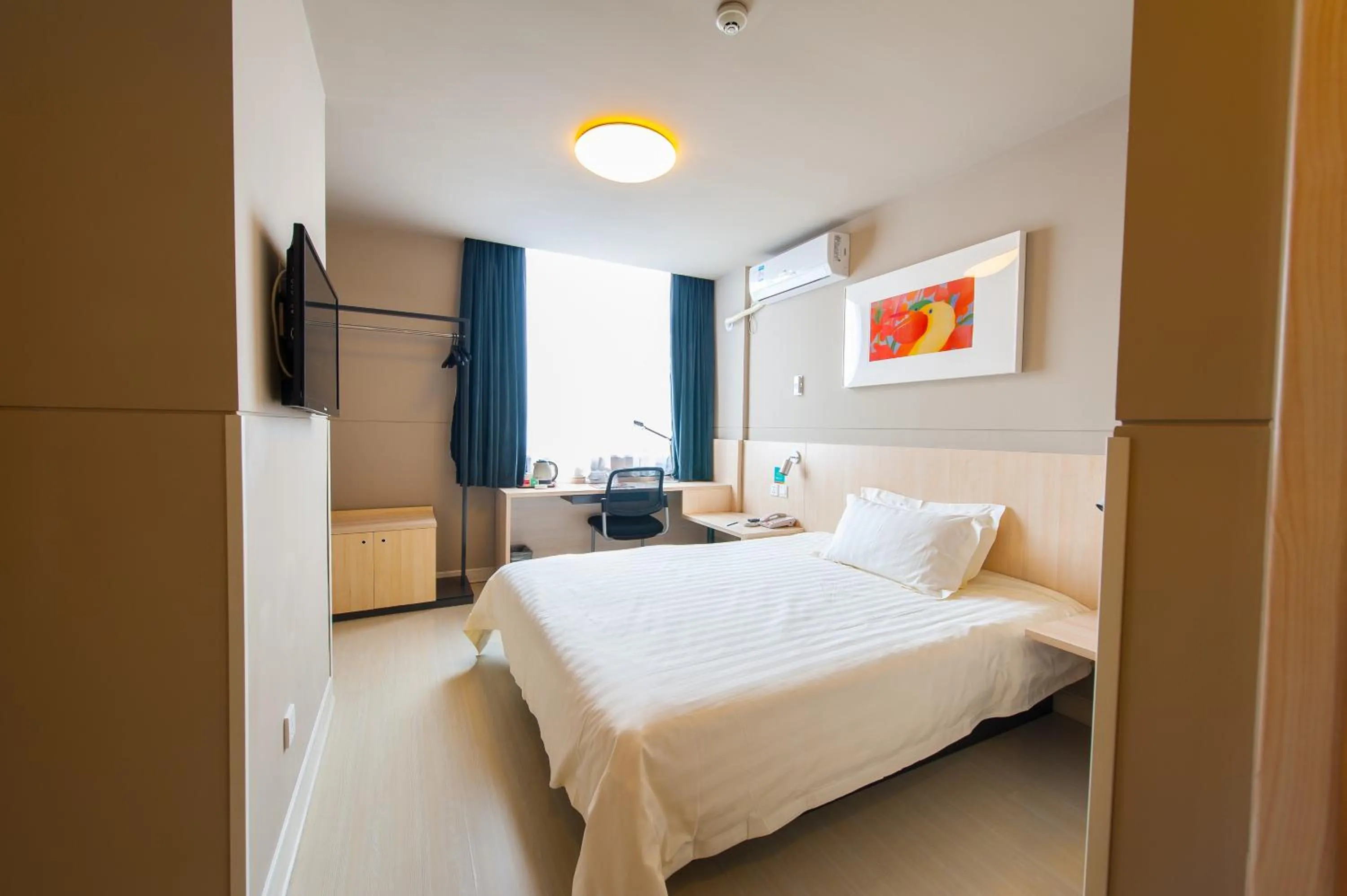 Photo of the whole room, Bed in Jinjiang Inn Wuhan Zhonghua Road Hubu Alley