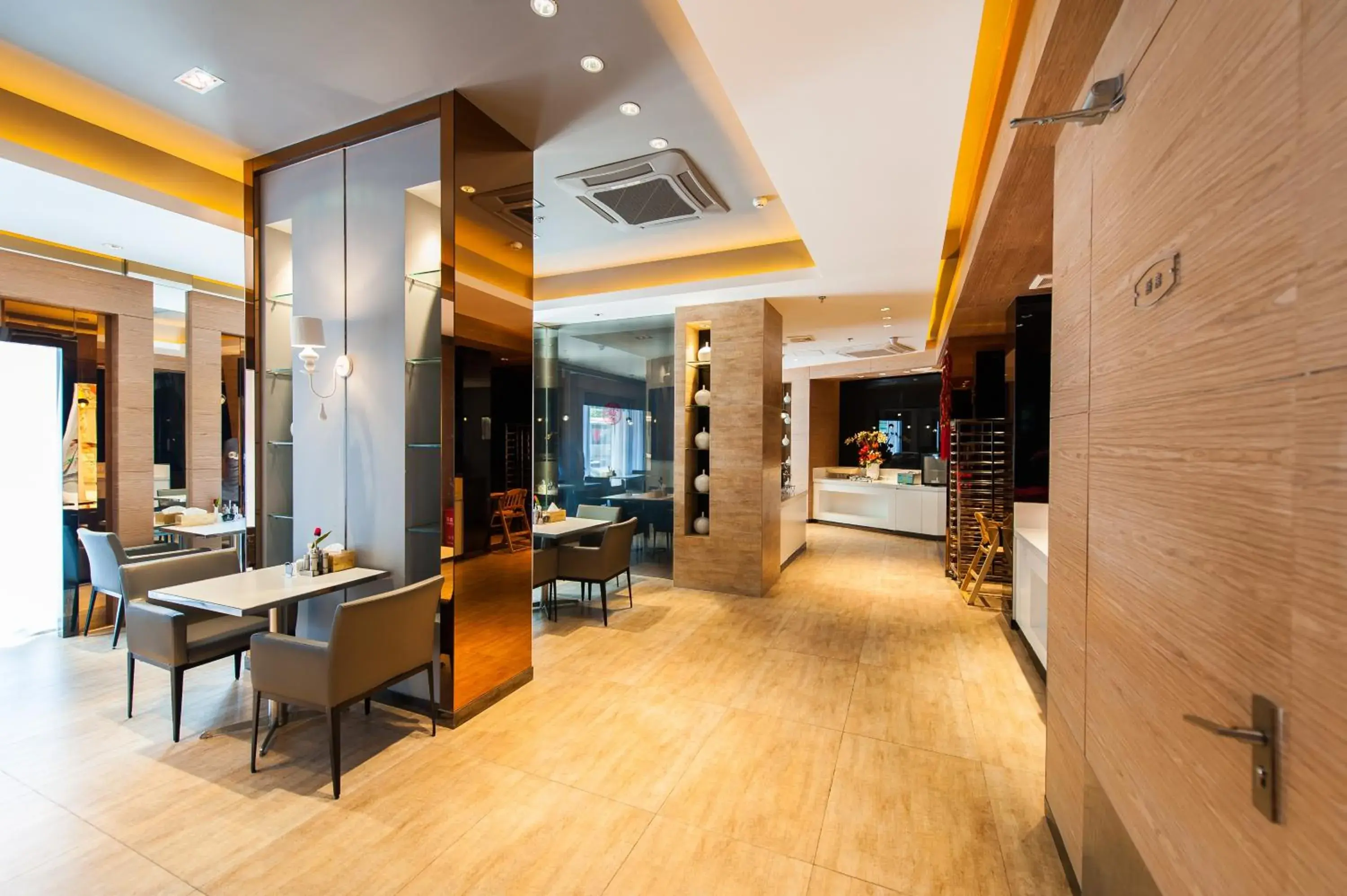 Restaurant/places to eat in Jinjiang Inn Wuhan Zhonghua Road Hubu Alley Restaurant/places to eat in Jinjiang Inn Wuhan Zhonghua Road Hubu Alley