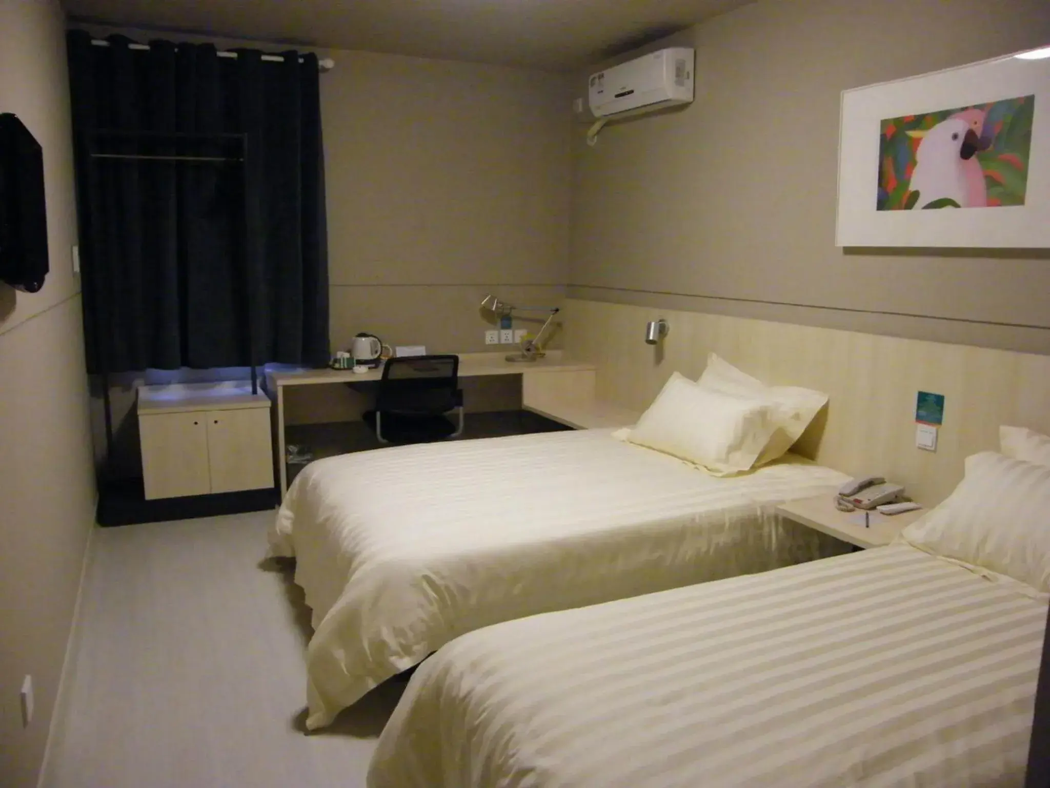 Photo of the whole room, Bed in Jinjiang Inn Shenyang North Railway Station Huigong Square Photo of the whole room, Bed in Jinjiang Inn Shenyang North Railway Station Huigong Square