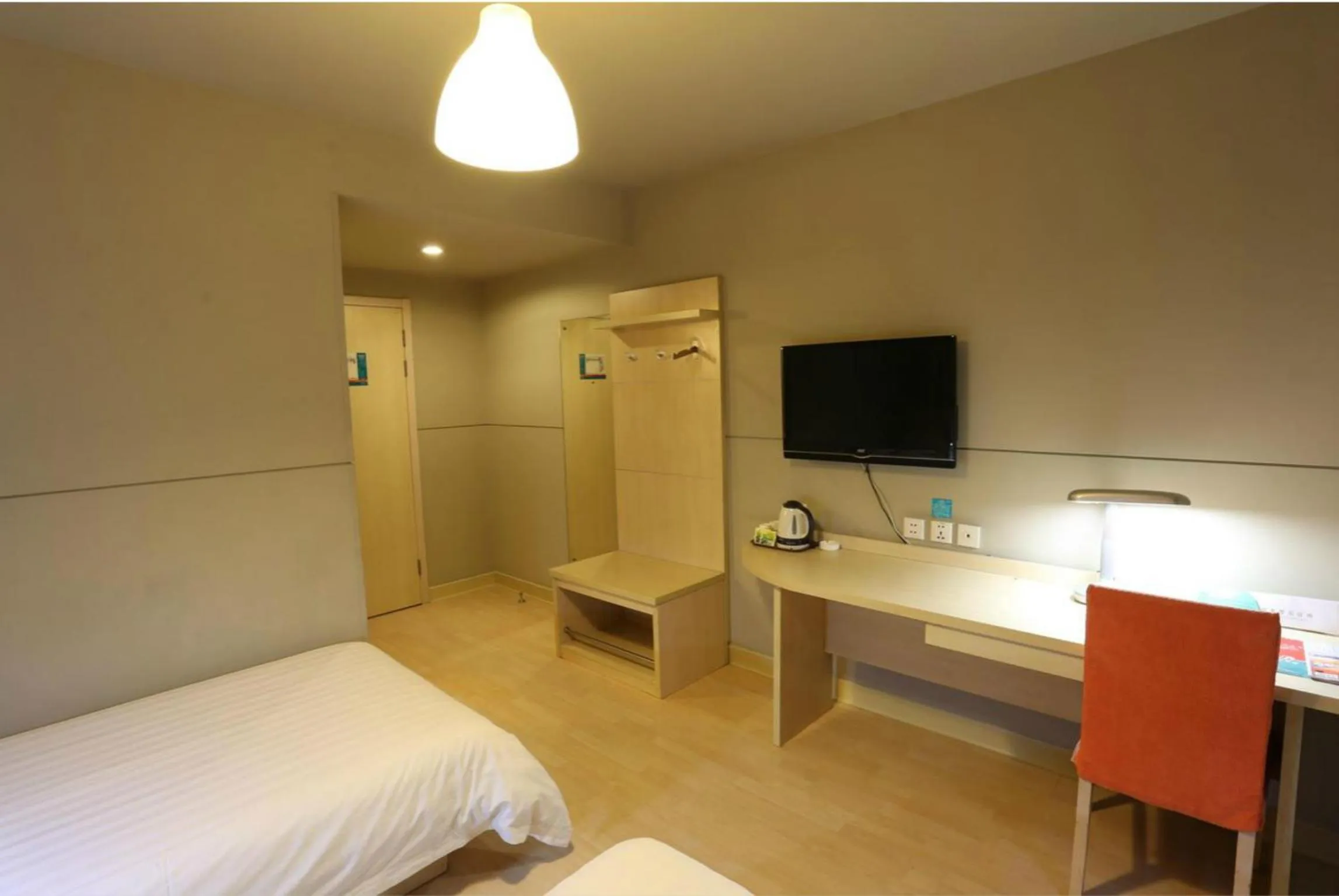 Photo of the whole room, Bed in Jinjiang Inn Shenyang North Railway Station Huigong Square
