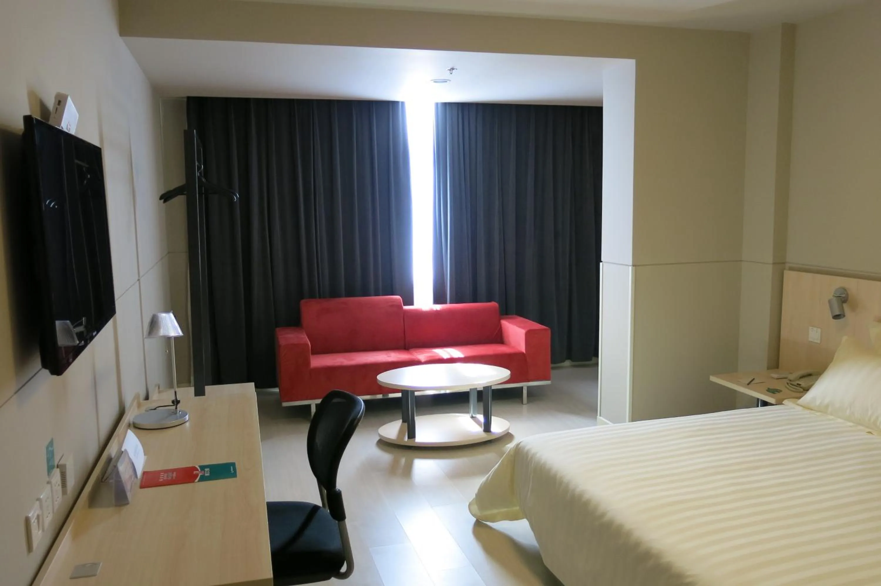 Photo of the whole room, Bed in Jinjiang Inn Yanliang Qianjin Road City Square