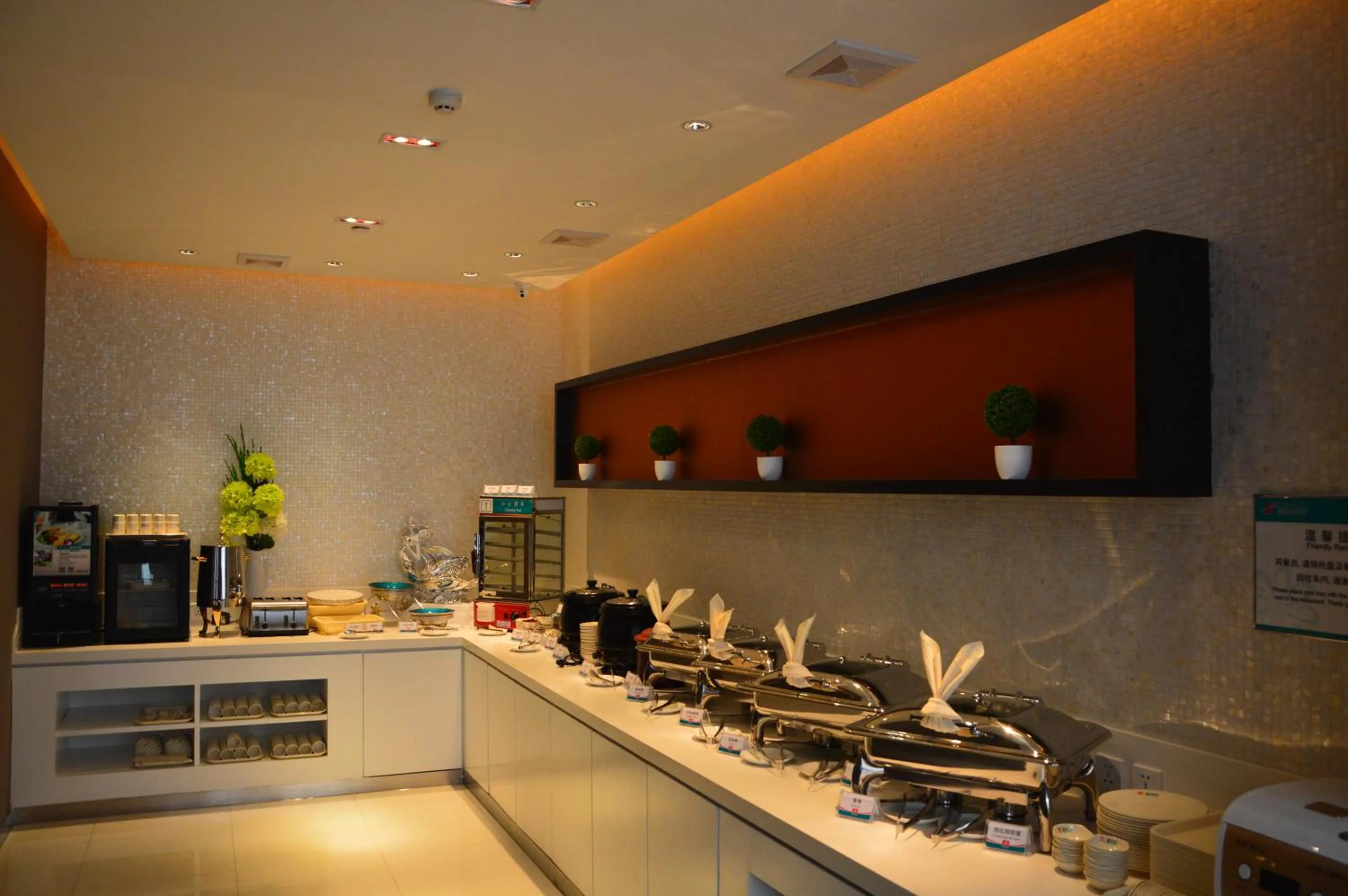 Restaurant/places to eat in Jinjiang Inn Baoding Xiangyang Avenue