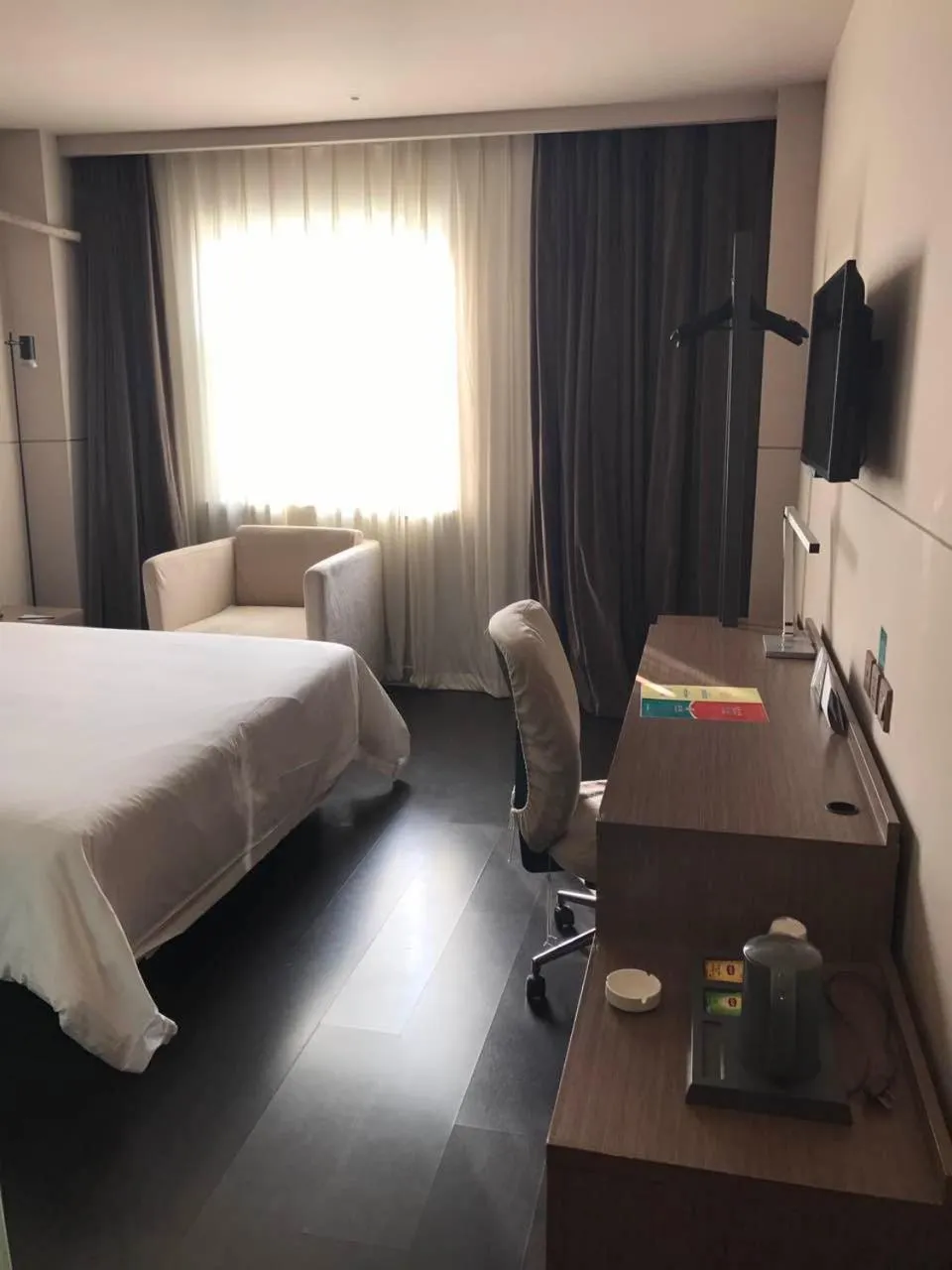 Photo of the whole room in Jinjiang Inn Select Tianjin Tanggu Metro Station Zhongxin North Road