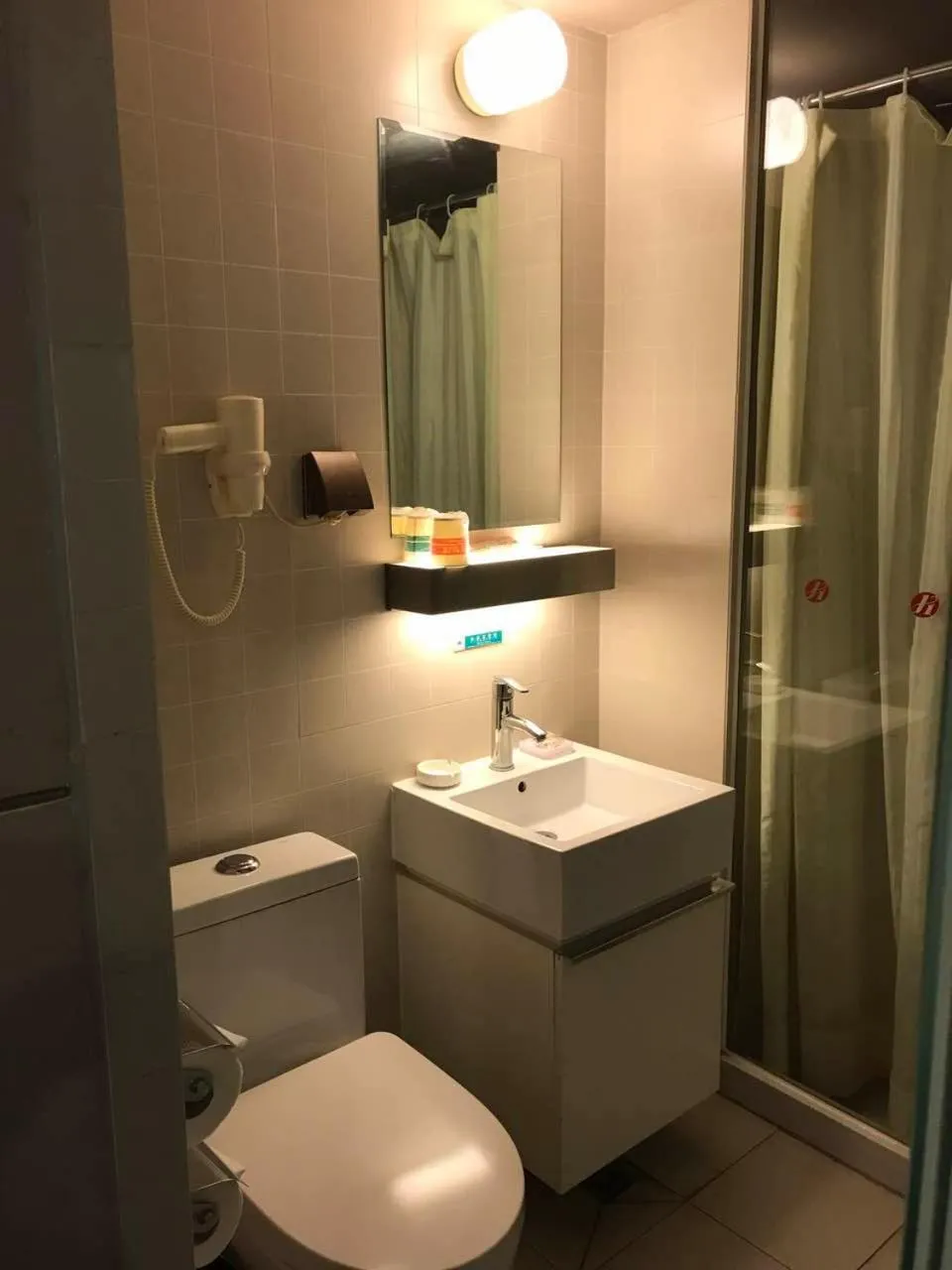 Bathroom in Jinjiang Inn Select Tianjin Tanggu Metro Station Zhongxin North Road