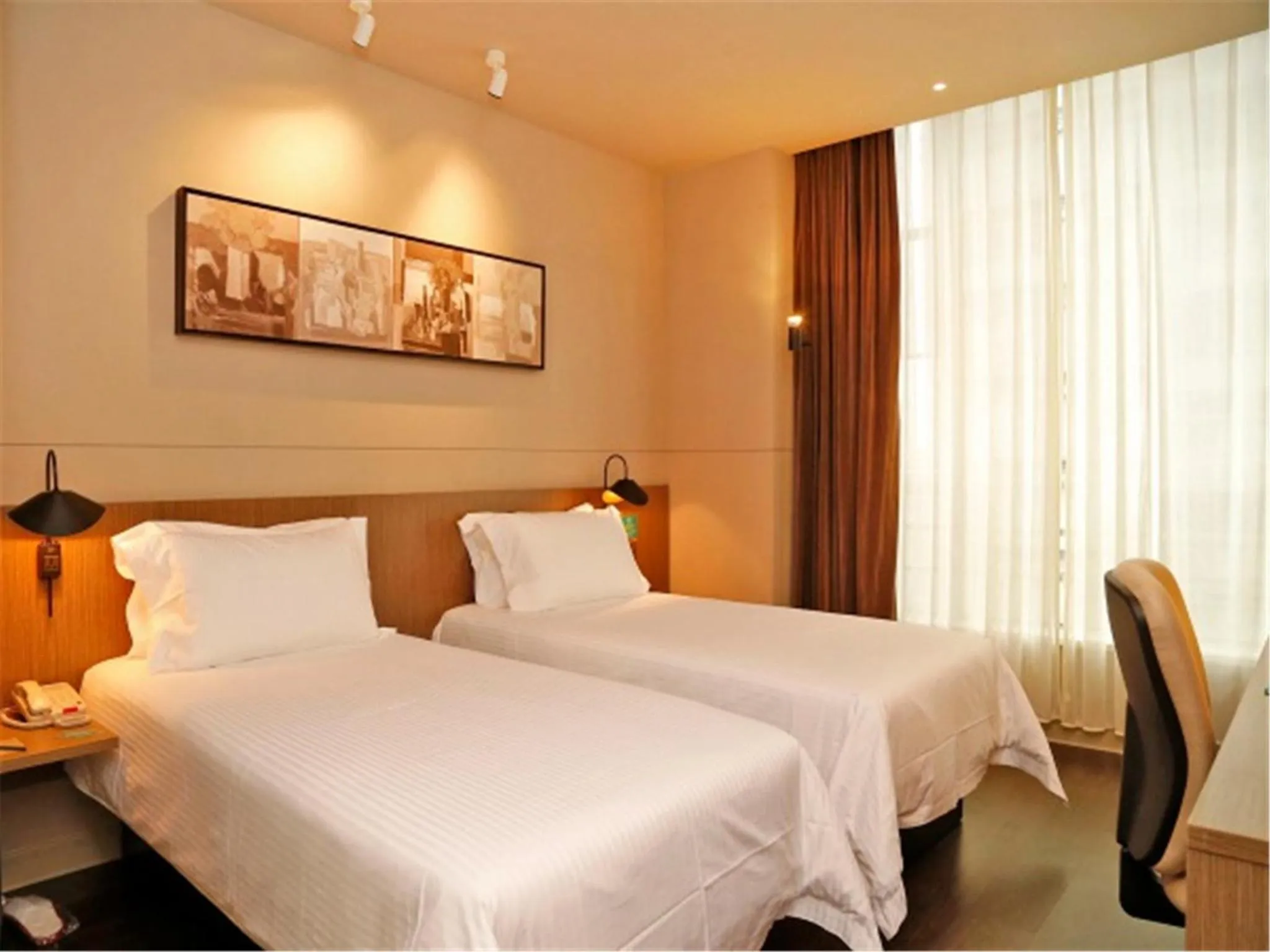 Bedroom, Bed in Jinjiang Inn Selected Shenzhen Huanggang Port Huangcheng Plaza