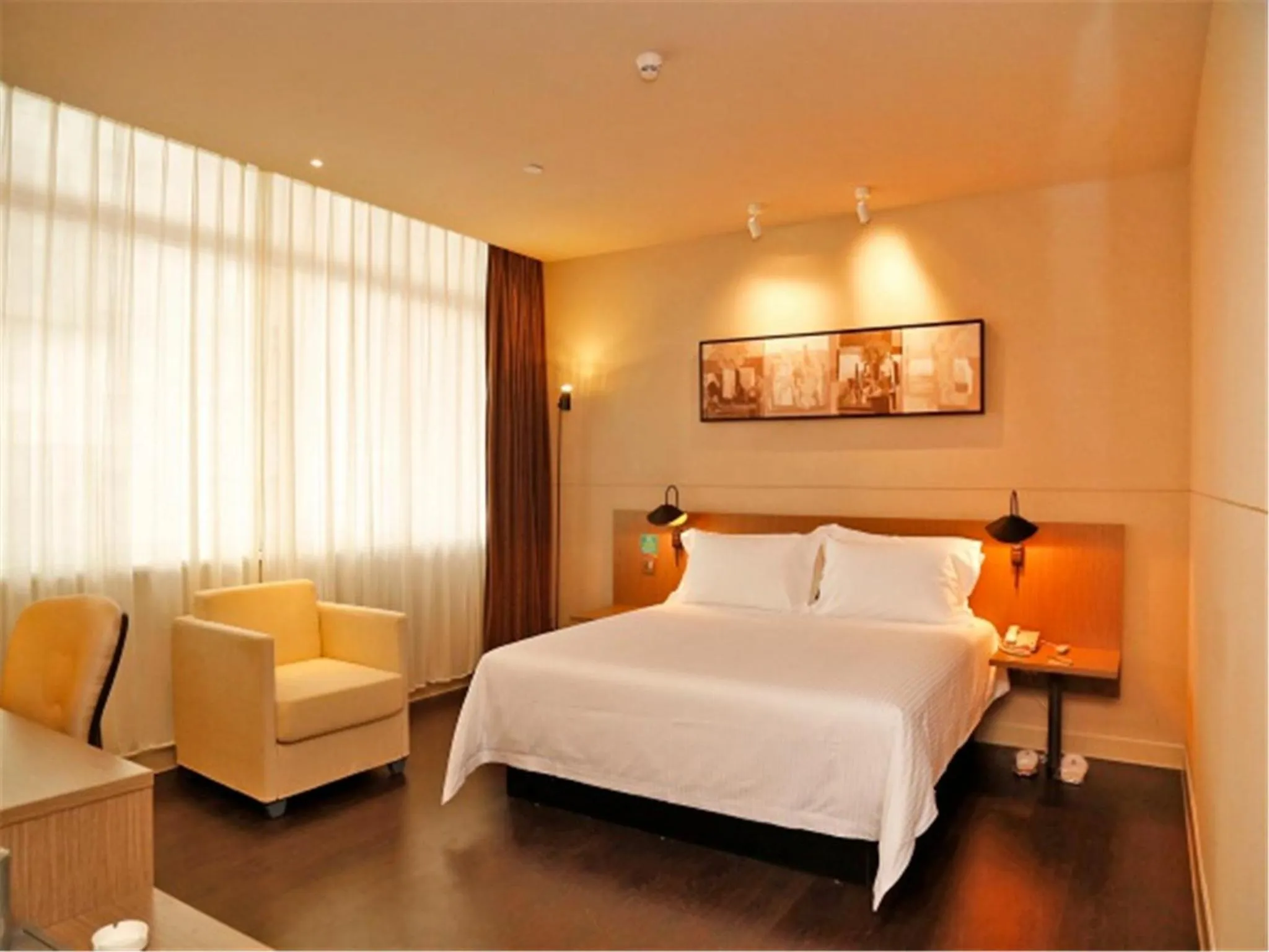 Bedroom, Bed in Jinjiang Inn Selected Shenzhen Huanggang Port Huangcheng Plaza