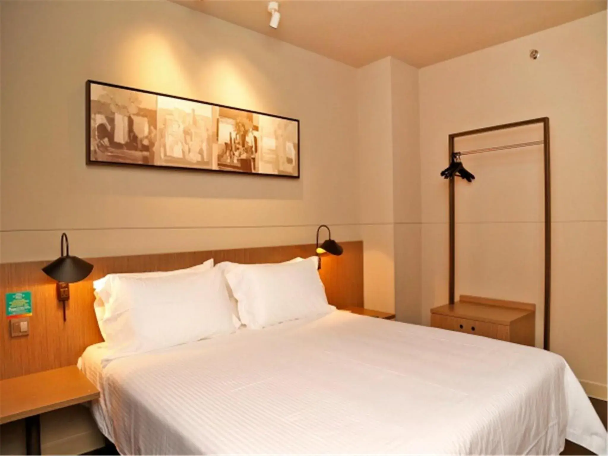 Bedroom, Bed in Jinjiang Inn Selected Shenzhen Huanggang Port Huangcheng Plaza Bedroom, Bed in Jinjiang Inn Selected Shenzhen Huanggang Port Huangcheng Plaza