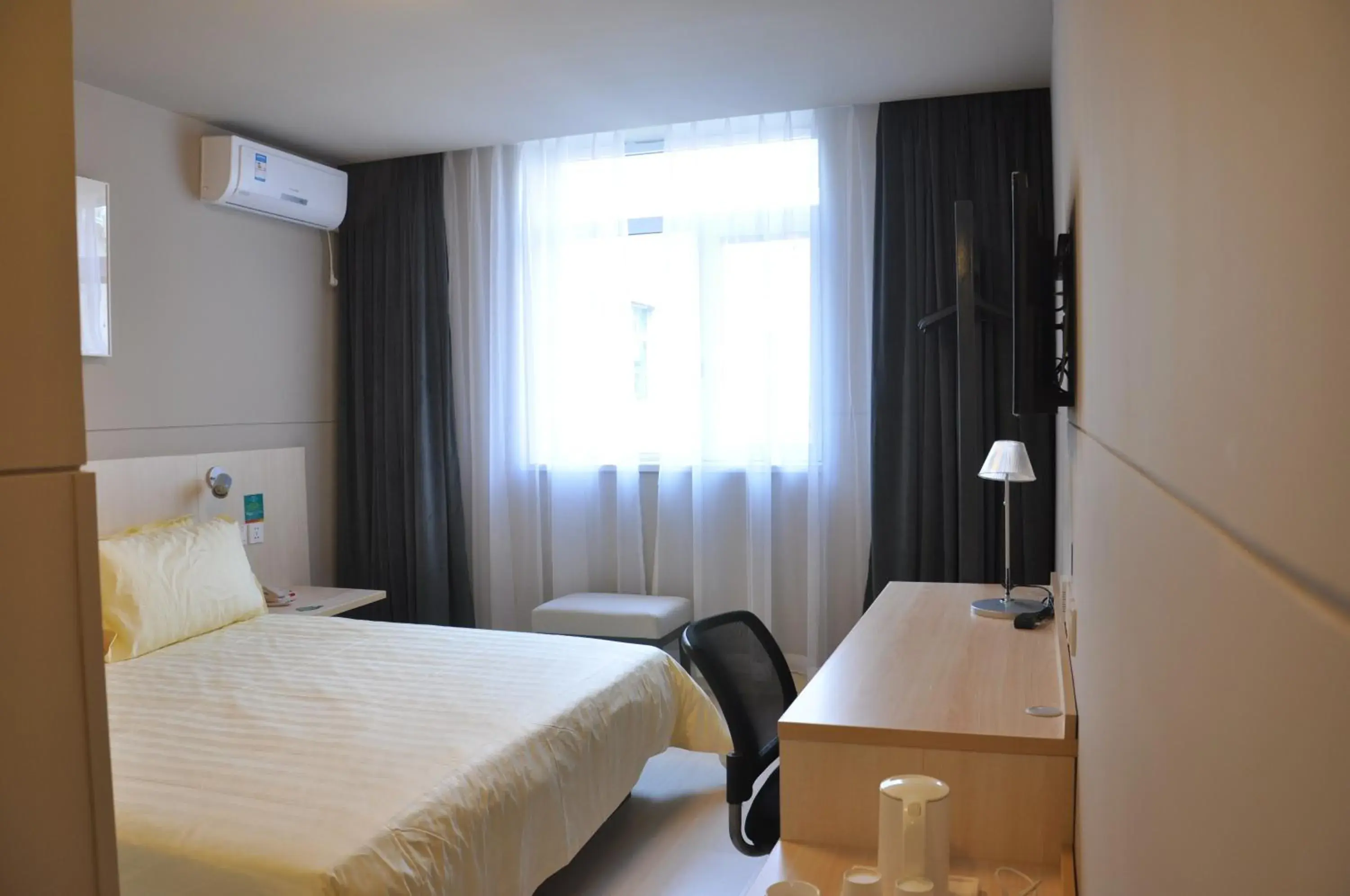 Bedroom, Bed in Jinjiang Inn Shenyang International Exhibition Center Sujiatun Railway Station Bedroom, Bed in Jinjiang Inn Shenyang International Exhibition Center Sujiatun Railway Station