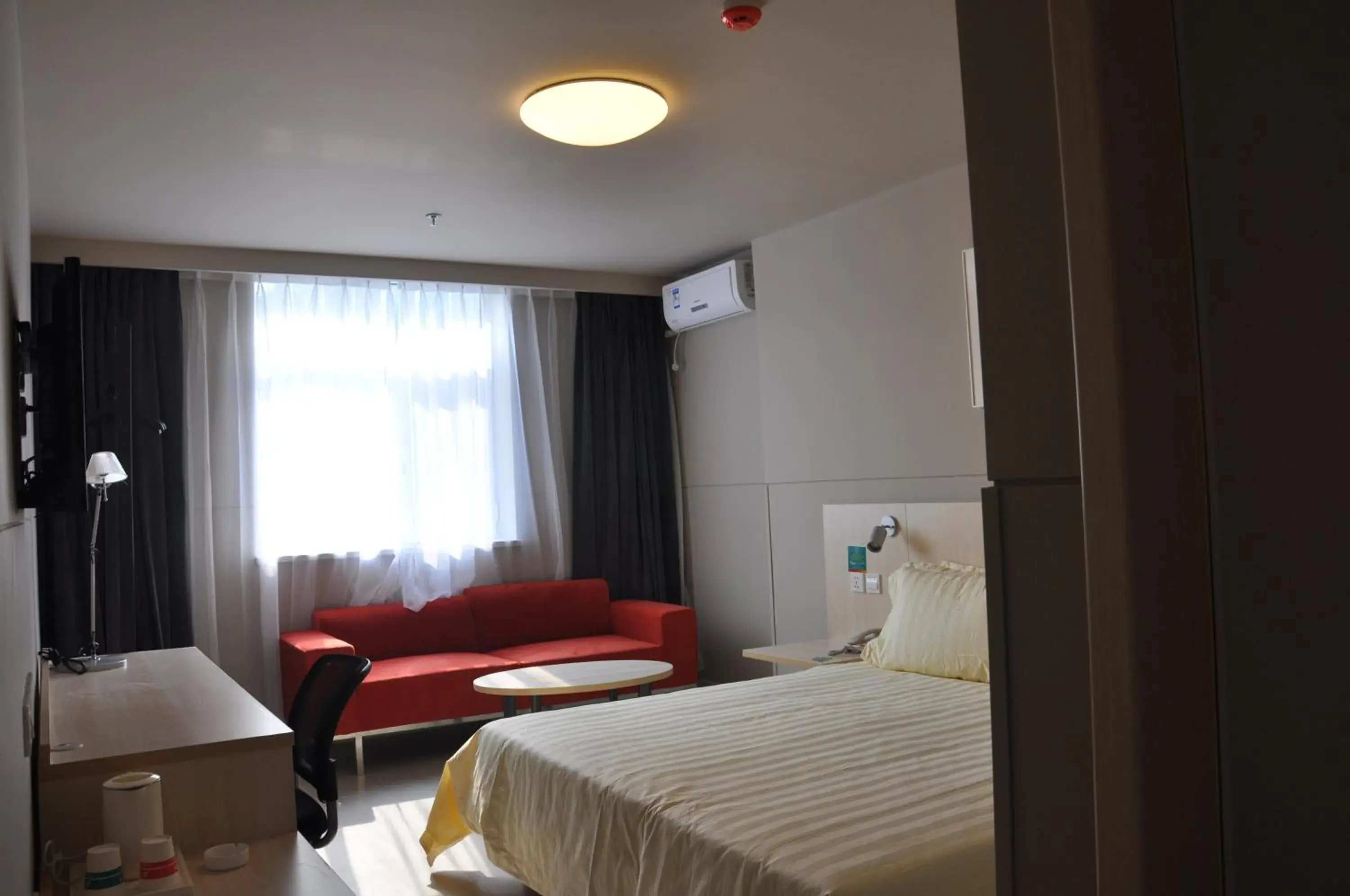 Bedroom, Bed in Jinjiang Inn Shenyang International Exhibition Center Sujiatun Railway Station Bedroom, Bed in Jinjiang Inn Shenyang International Exhibition Center Sujiatun Railway Station